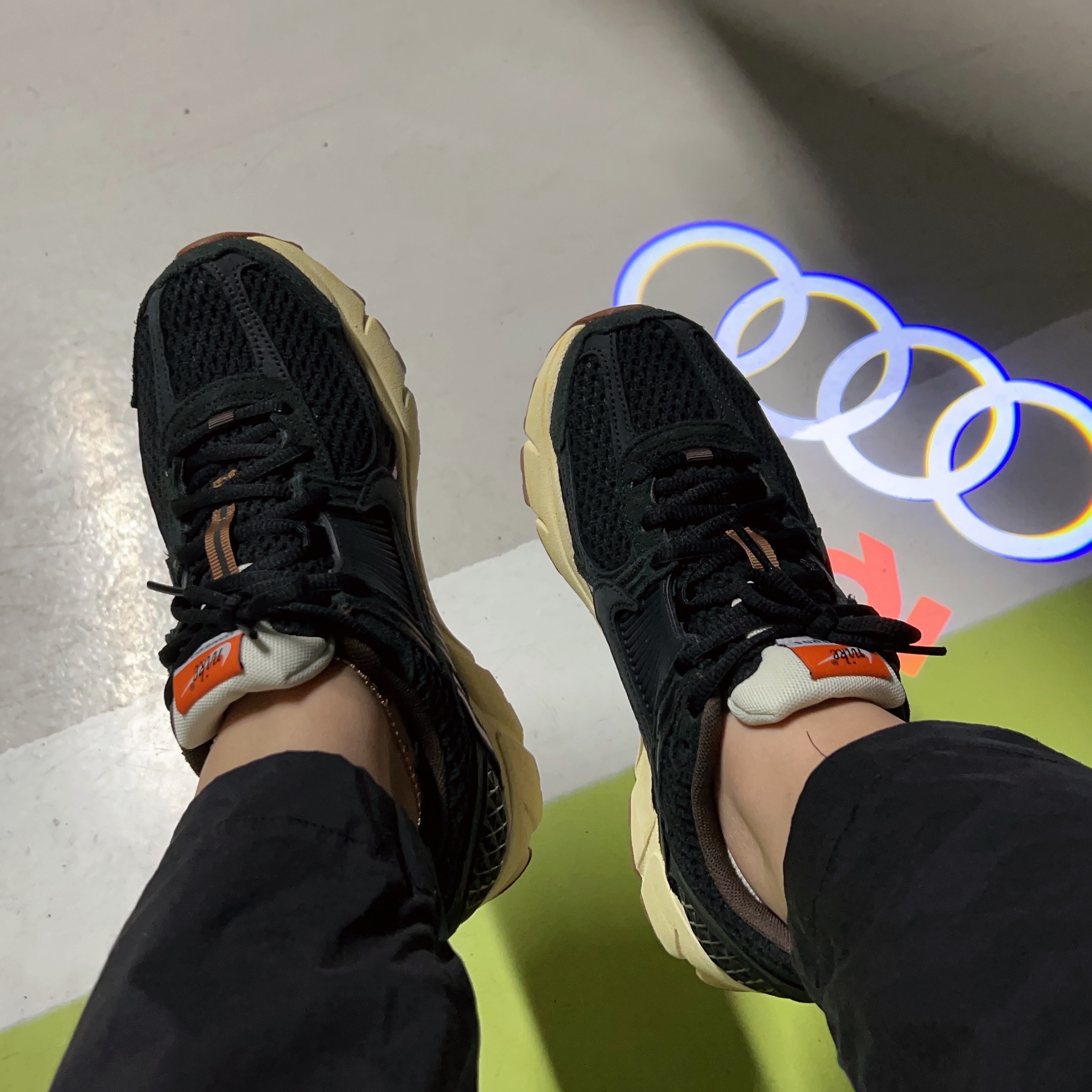 (W) Nike Zoom Vomero 5 Black 착용 스타일