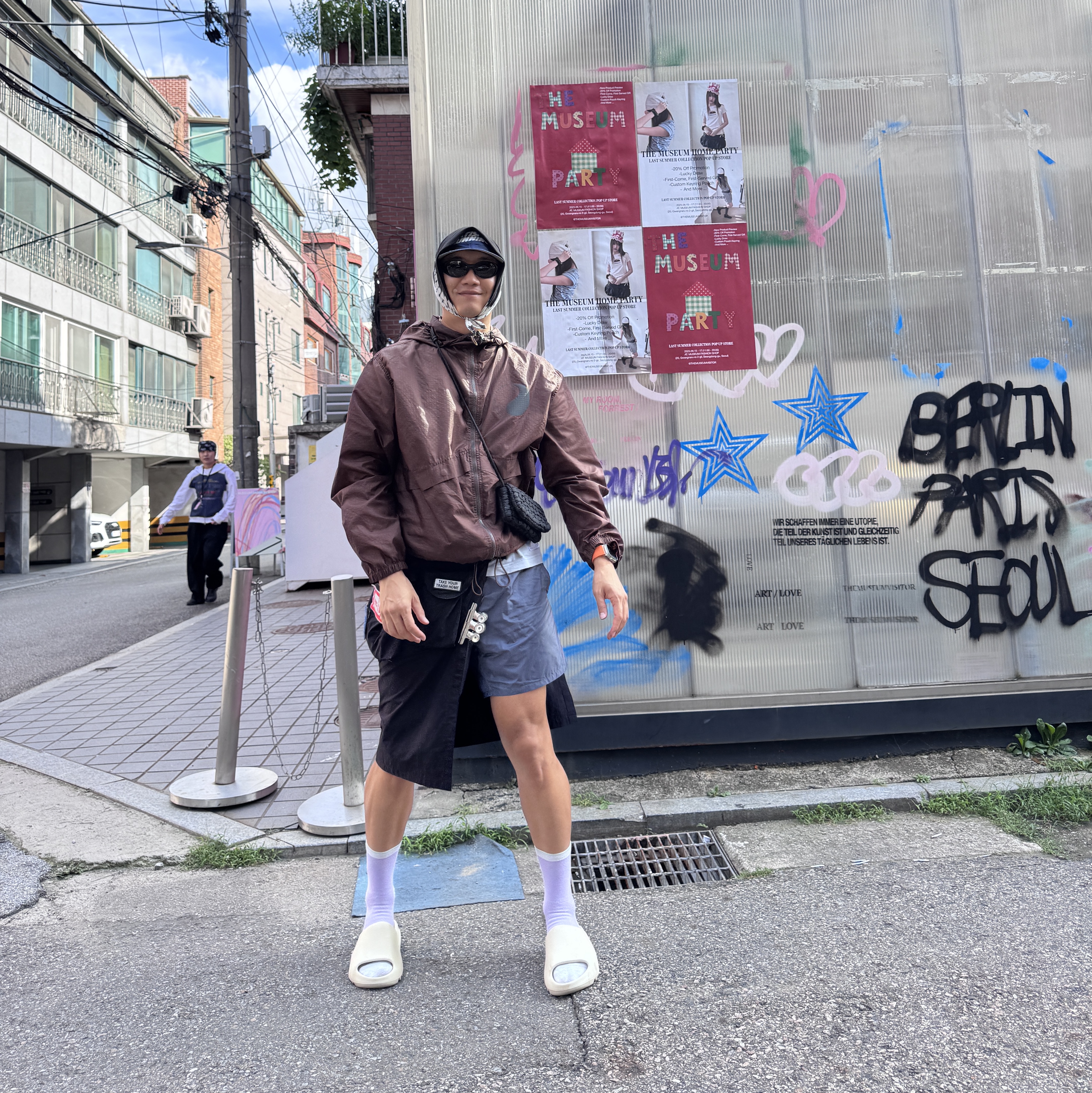 Stussy Washed Stock Bucket Hat Charcoal, Gentle Monster x Maison Margiela MM005 White Black 착용 스타일 - 6