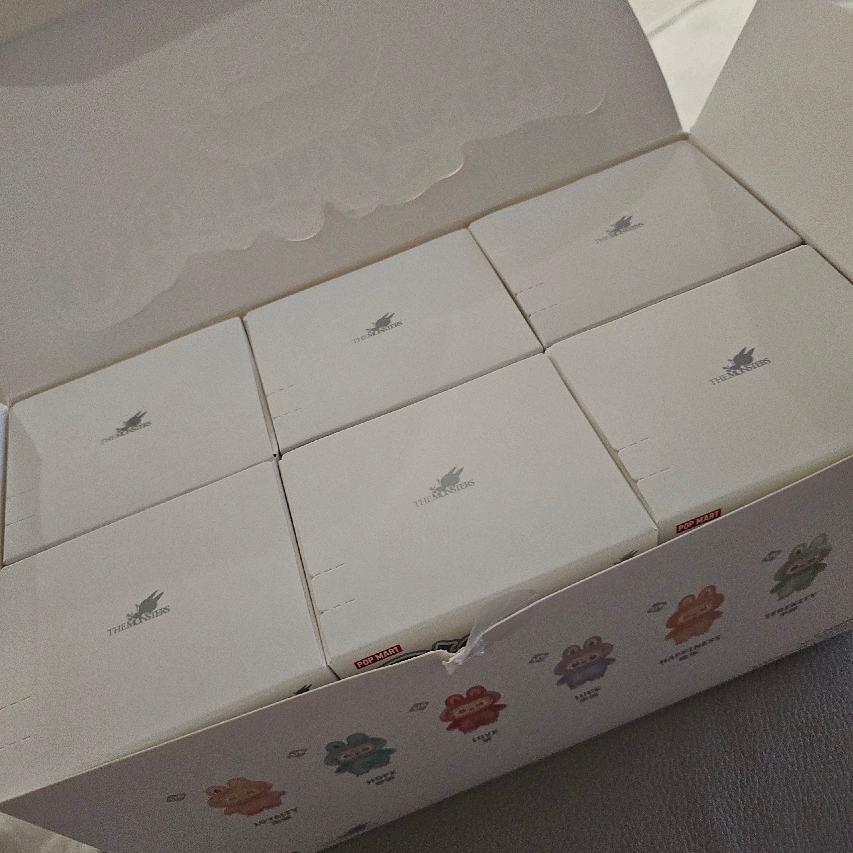 Pop Mart Labubu The Monsters Highlight Series Sealed Case (6 Blind Boxes) 착용 스타일 - 2