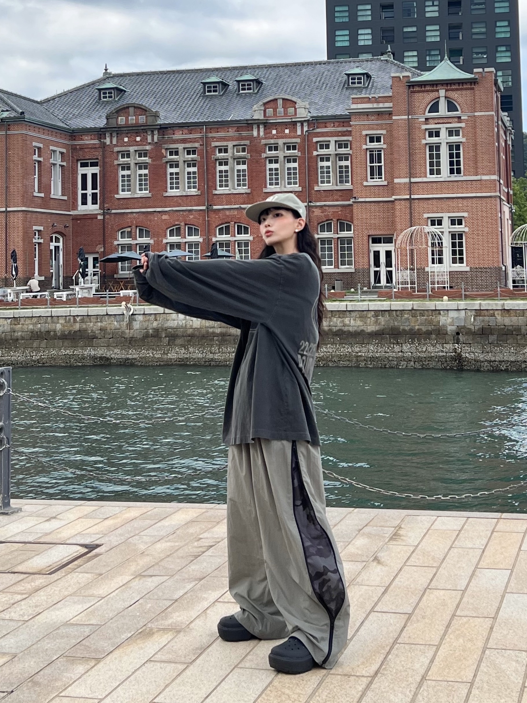 Aoiro 6-Panel Bone A/N Cap Olive, Crocs Stomp Clog Black 착용 스타일 - 2