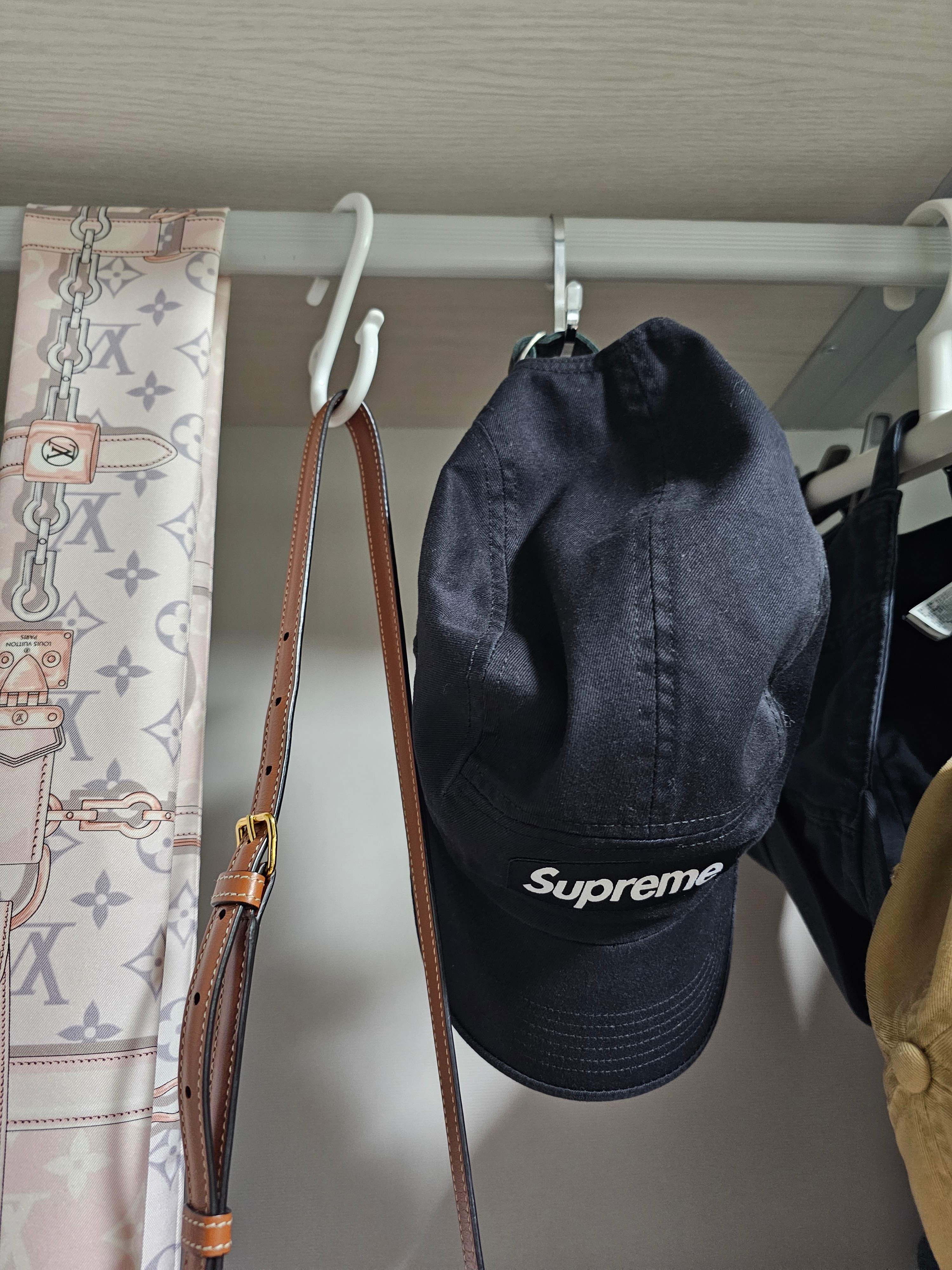 Supreme Washed Chino Twill Camp Cap Black 착용 스타일