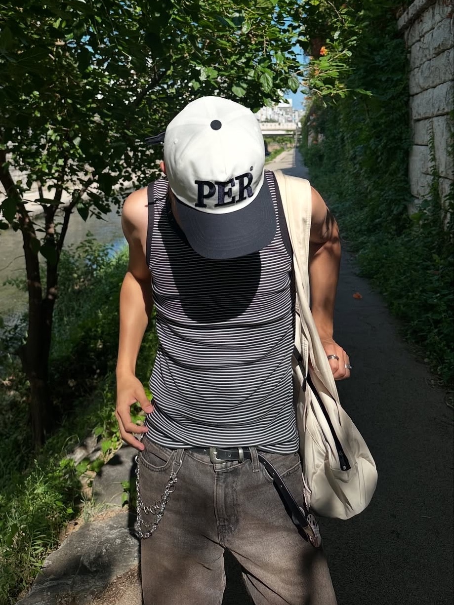 Permanent Archive 5-Panel PER Cap White & Navy 착용 스타일