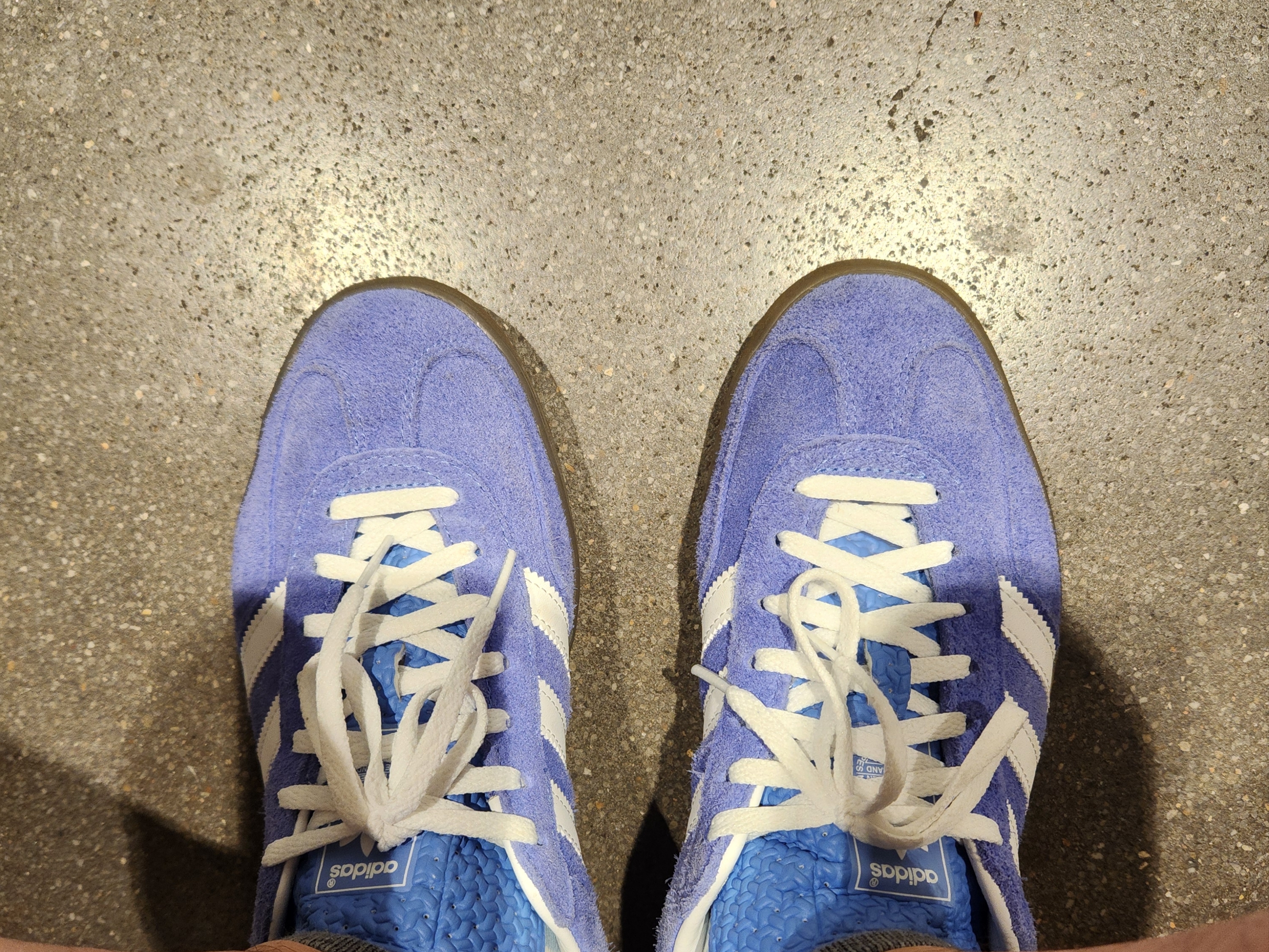 (W) Adidas Gazelle Indoor Blue Fusion Cloud White 착용 스타일