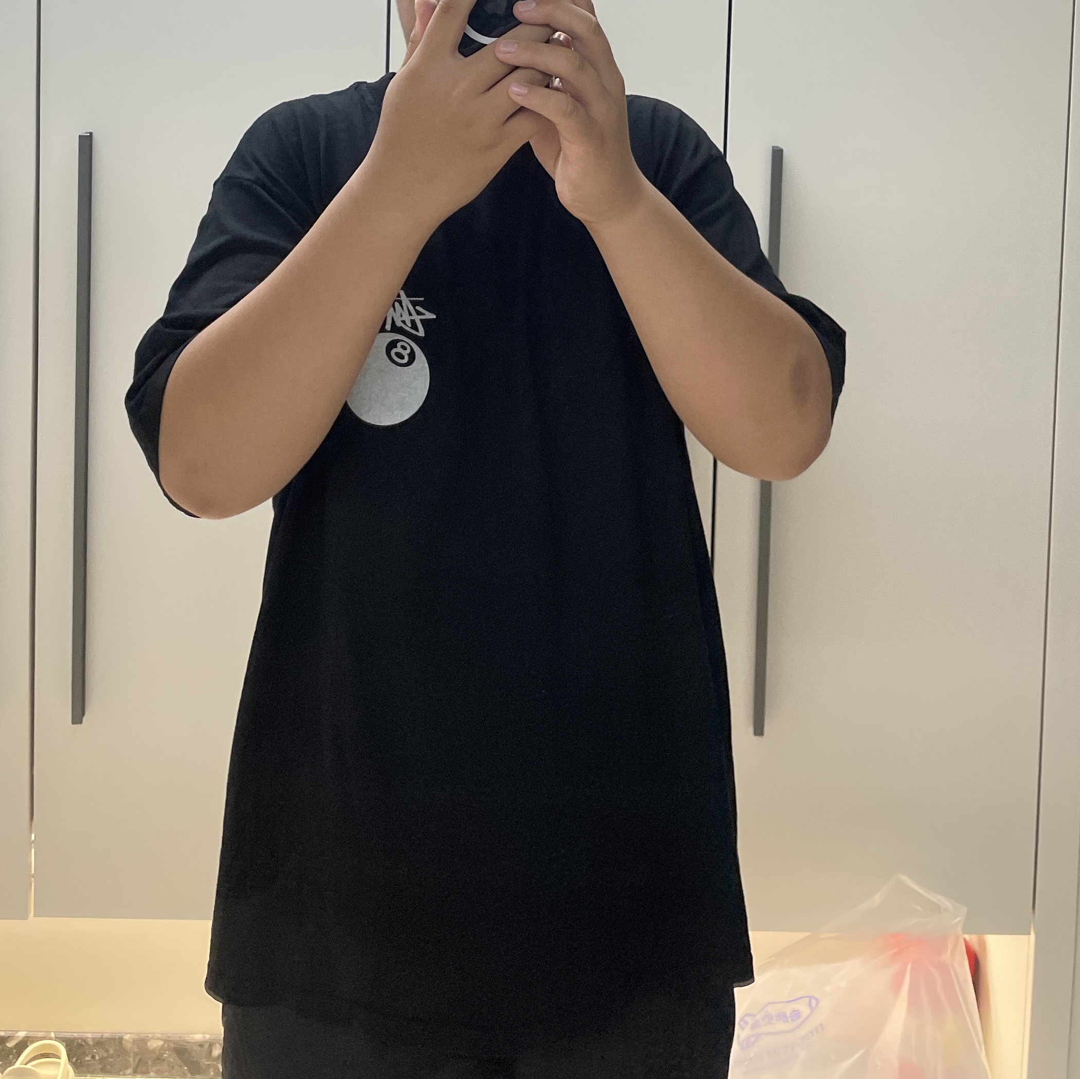 Stussy 8 Ball Pigment Dyed T-Shirt Black 착용 스타일