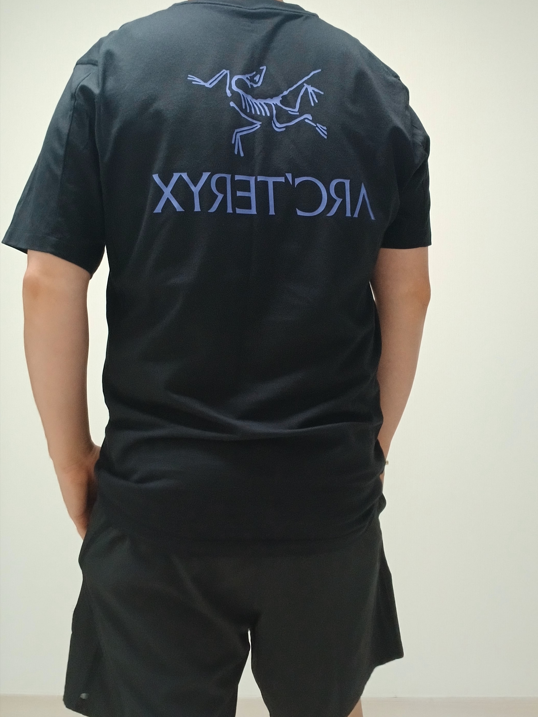Arc'teryx Kragg SL Cotton Bird Word SS T-Shirt Black Electra, Lululemon Pace Breaker Linerless Shorts 5 Inch Black 착용 스타일 - 6