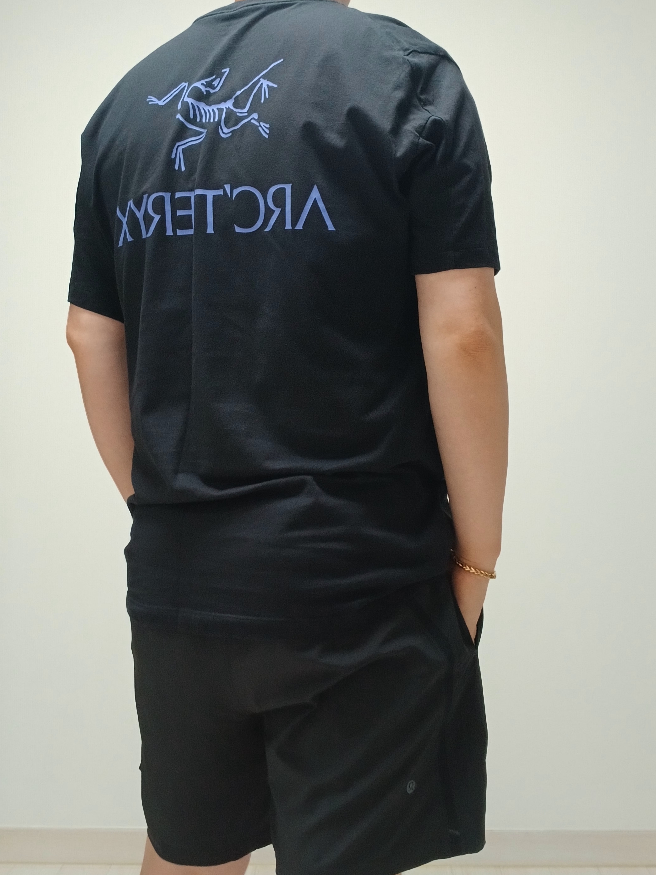 Arc'teryx Kragg SL Cotton Bird Word SS T-Shirt Black Electra, Lululemon Pace Breaker Linerless Shorts 5 Inch Black 착용 스타일 - 7