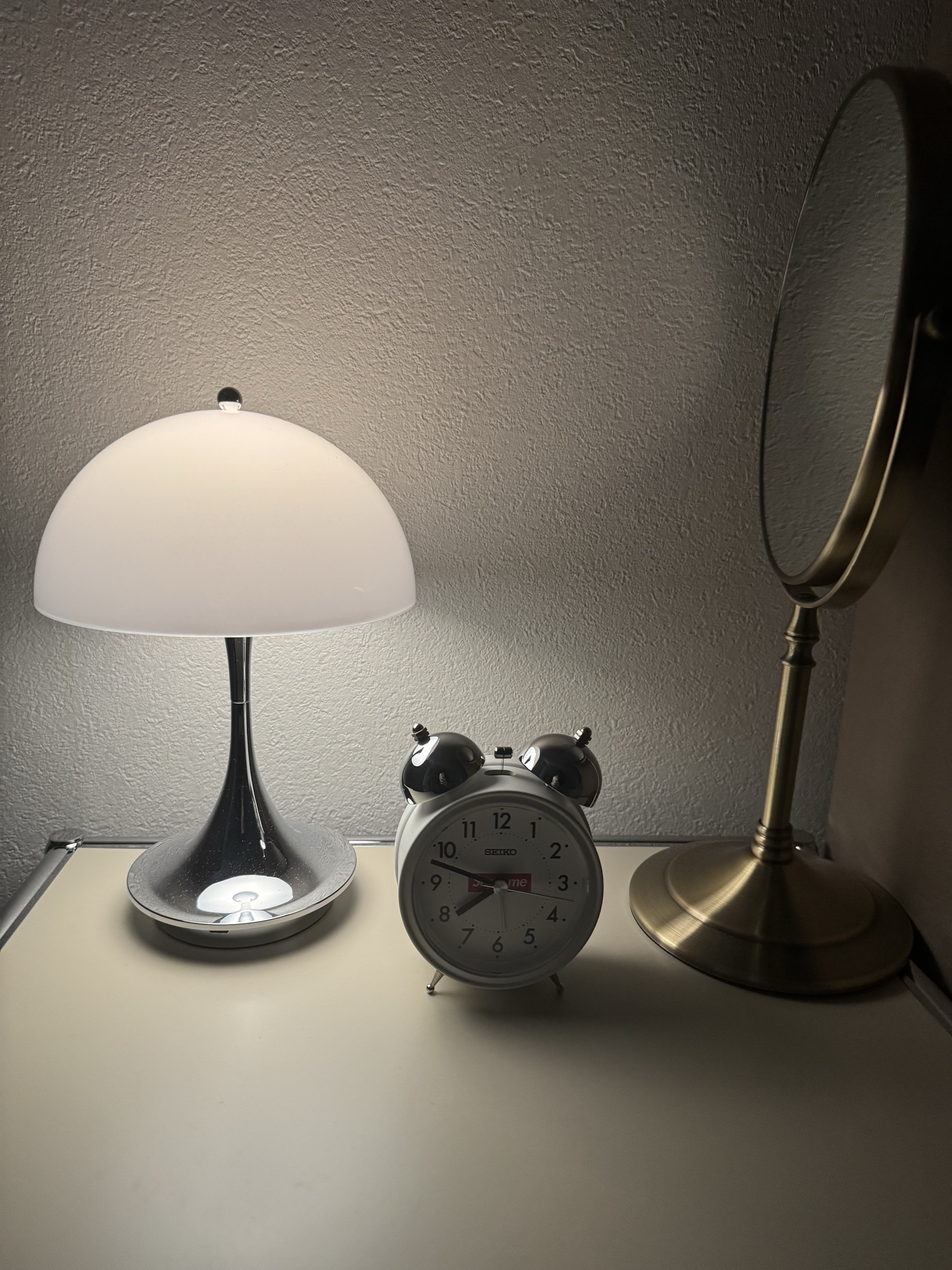 Supreme x Seiko Alarm Clock White - 22FW 착용 스타일