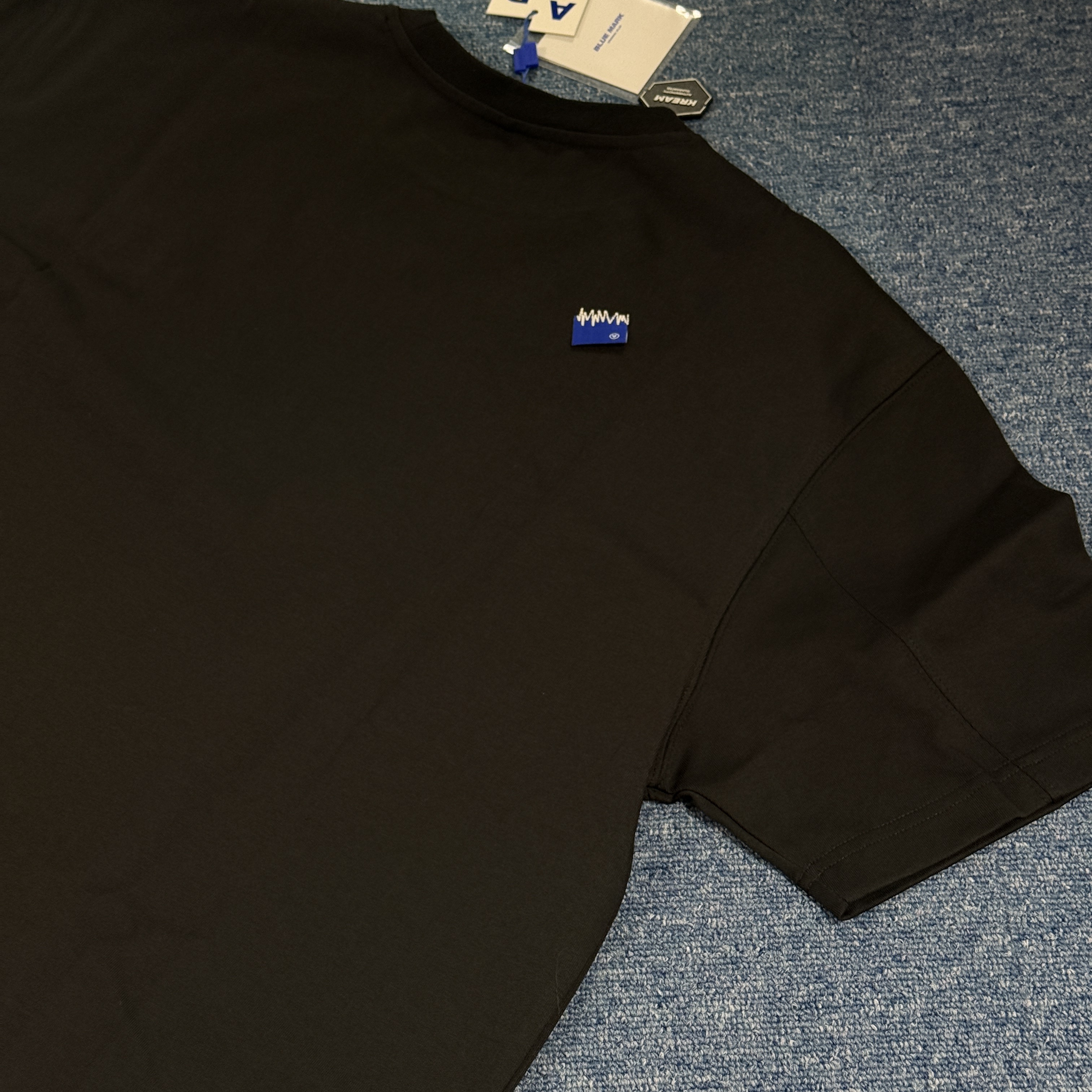 Ader Error Sig; TRS/BL Tag T-Shirt 01 Black 착용 스타일 - 2