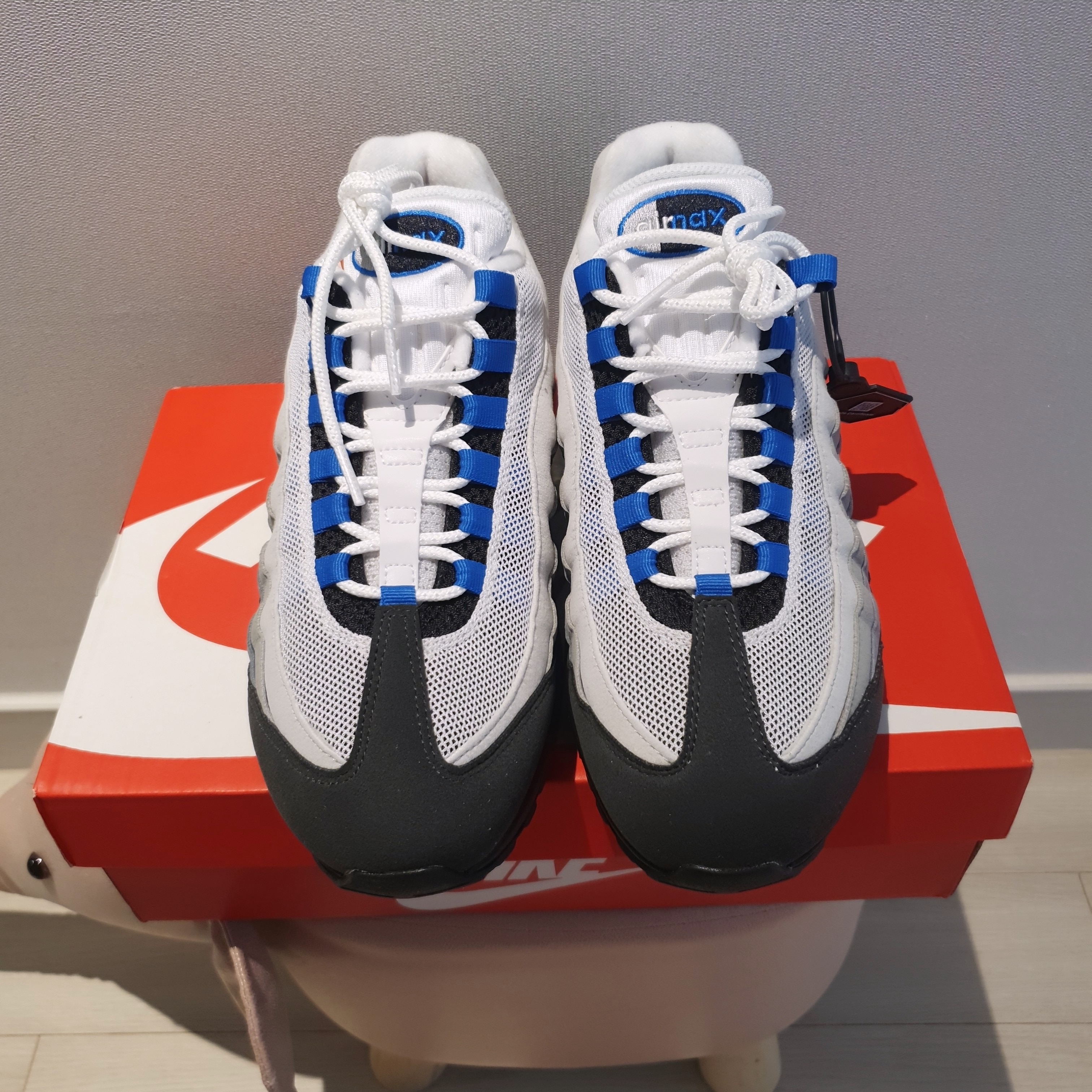 Nike Air Max 95 OG Cool Grey and Blue Spark 착용 스타일 - 1