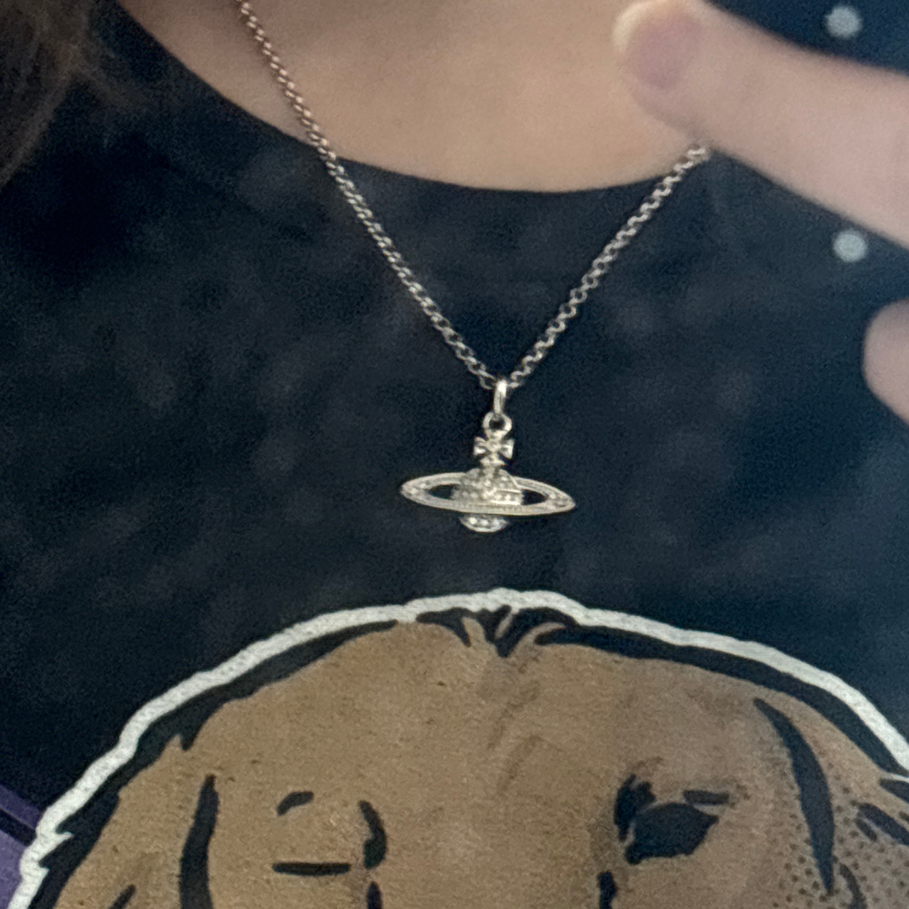 Vivienne Westwood Mini Bas Relief Pendant Silver 착용 스타일