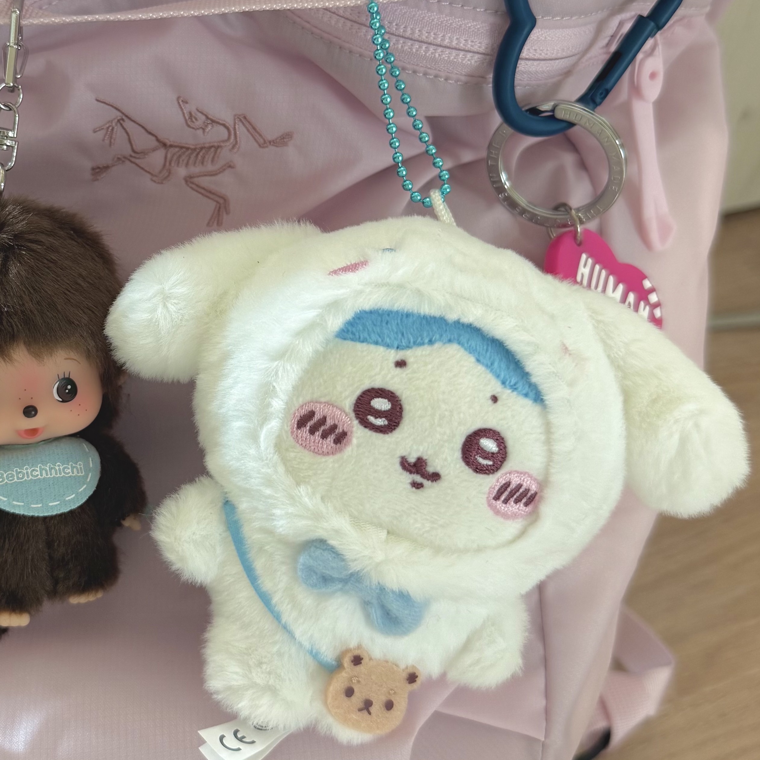 Sanrio x Chiikawa Cinnamoroll Chiikawa Mascot Holder Hachiware 착용 스타일