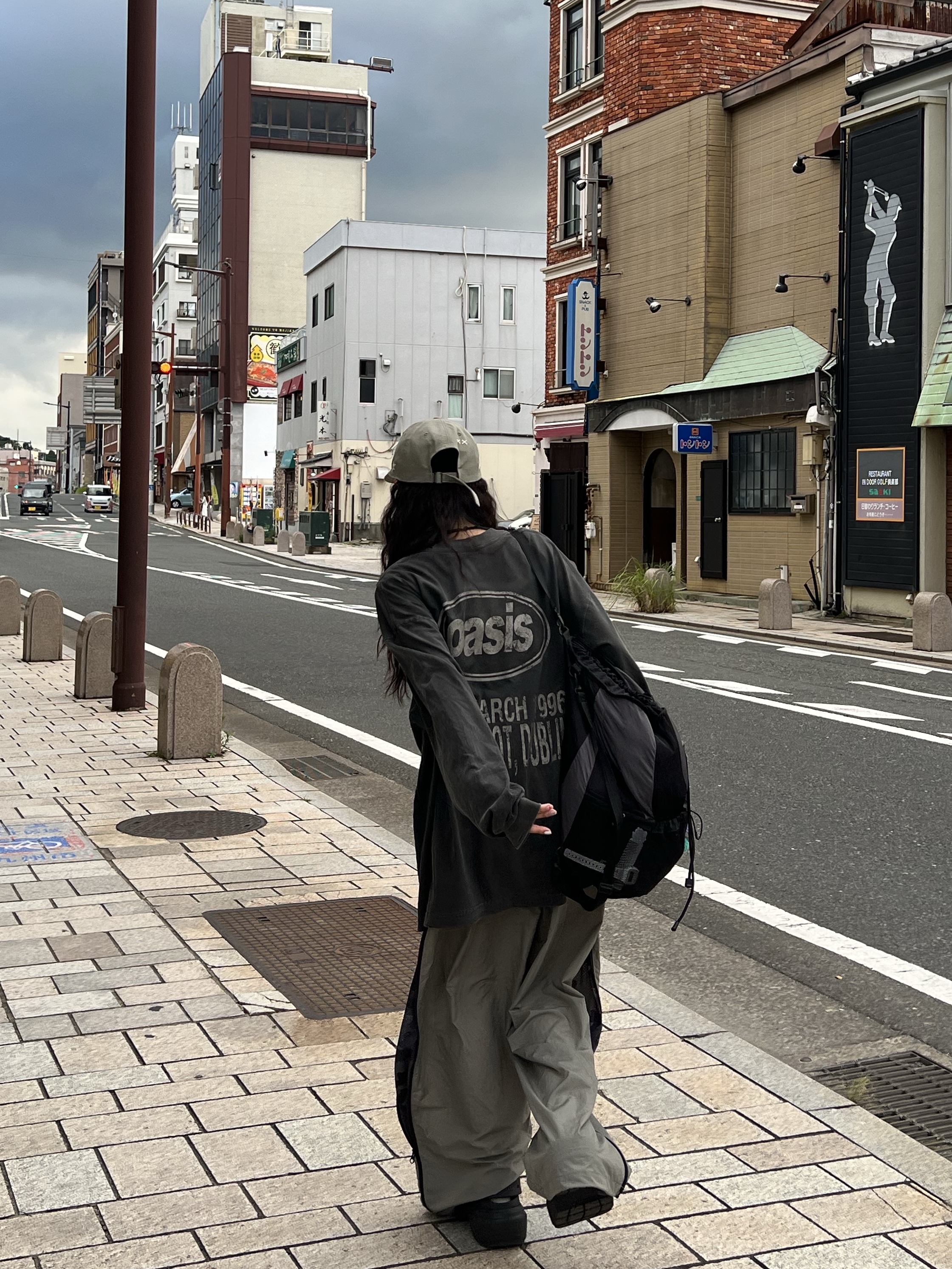 Aoiro 6-Panel Bone A/N Cap Olive, Crocs Stomp Clog Black 착용 스타일 - 4