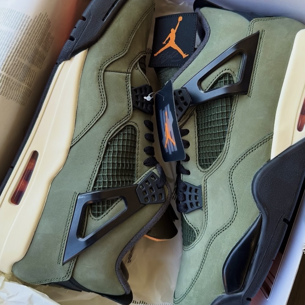 Jordan 4 x Undefeated Retro OG SP Deep Green and Clementine 착용 스타일