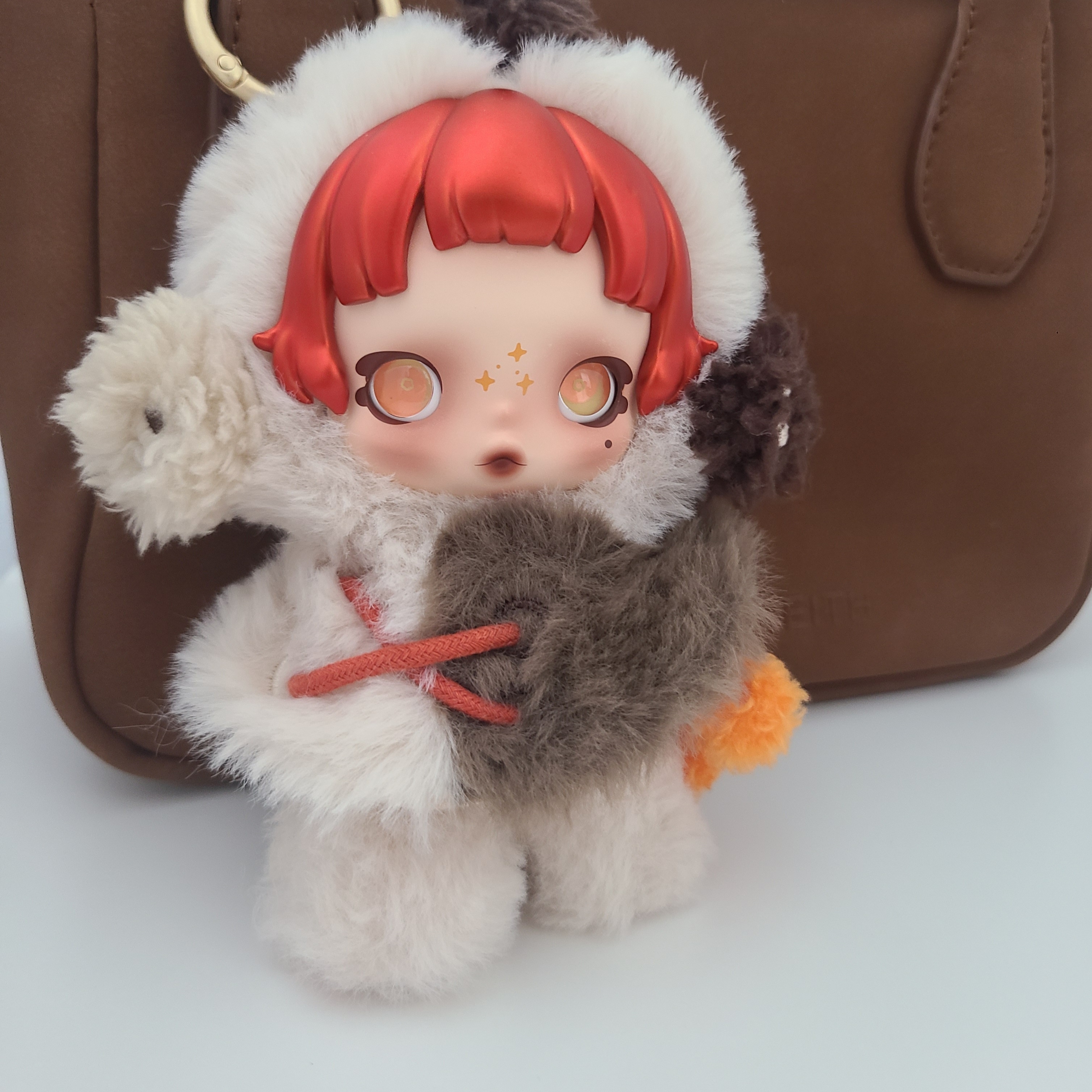 Pop Mart Skullpanda Winter Symphony Series Keyring Ode to Cocoa (Opened Case) 착용 스타일