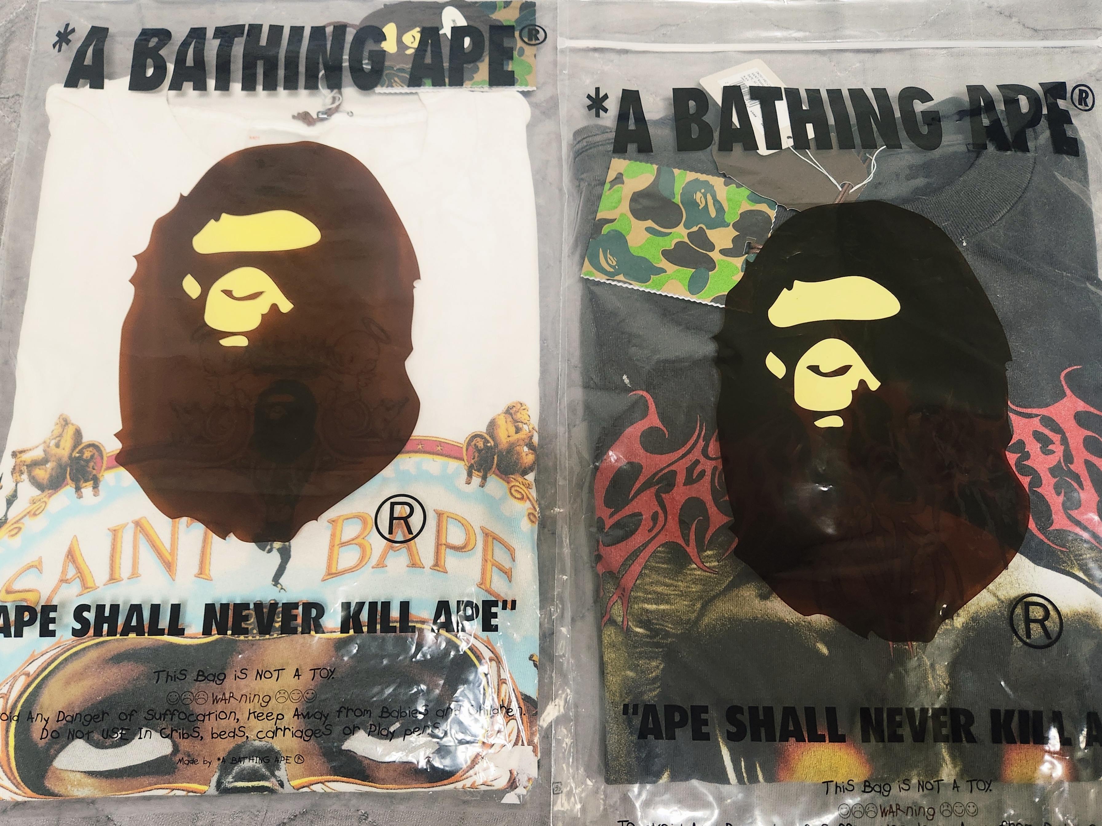 Saint Mxxxxxx x BAPE Saint BAPE S/S T-Shirt Black - 25AW, Saint Mxxxxxx x BAPE Generation S/S T-Shirt White - 25AW 착용 스타일