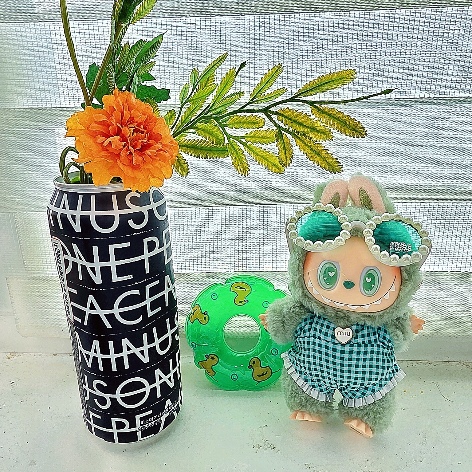 Pop Mart Labubu The Monsters Labubu Tasty Macarons Series Green Grape Keyring 착용 스타일