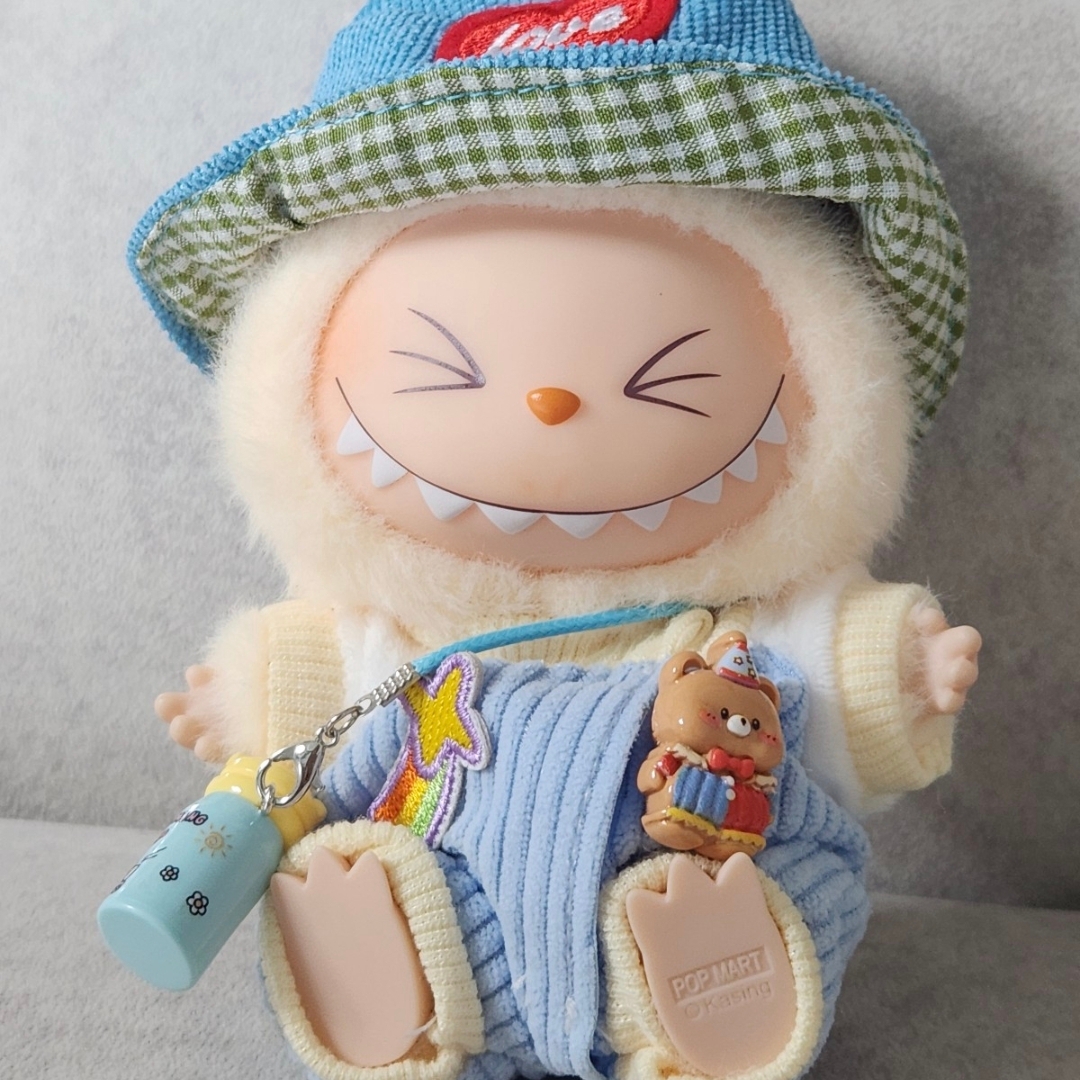 Pop Mart Labubu Let's Play Together Doll Series Sisi Keyring (Opened Case) 착용 스타일