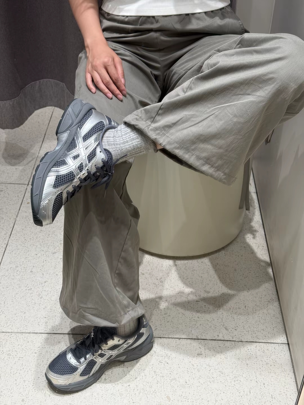 Asics Gel-1130 Steel Grey Pure Silver 착용 스타일 - 2