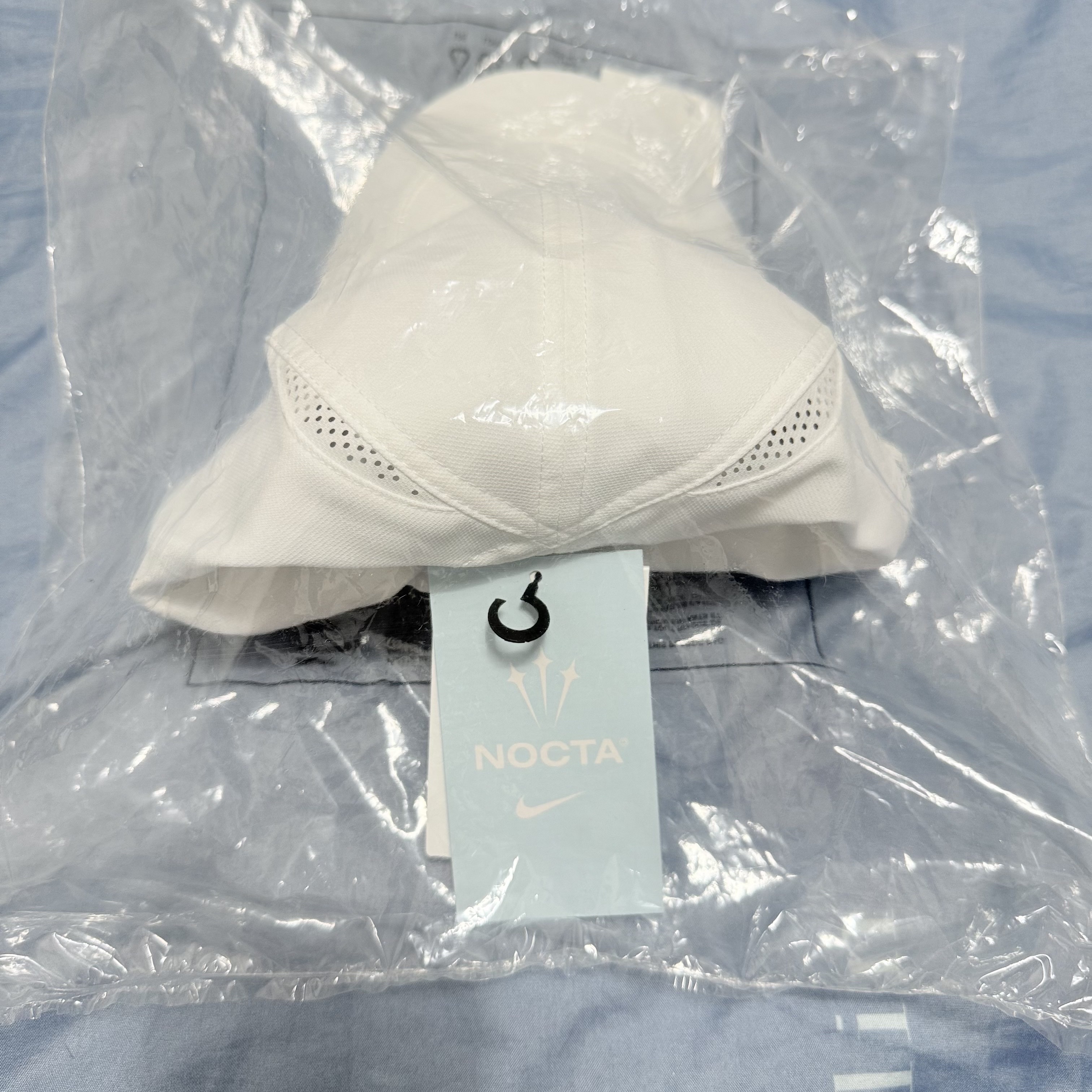 Nike x Drake Nocta Club Cap White 착용 스타일 - 3