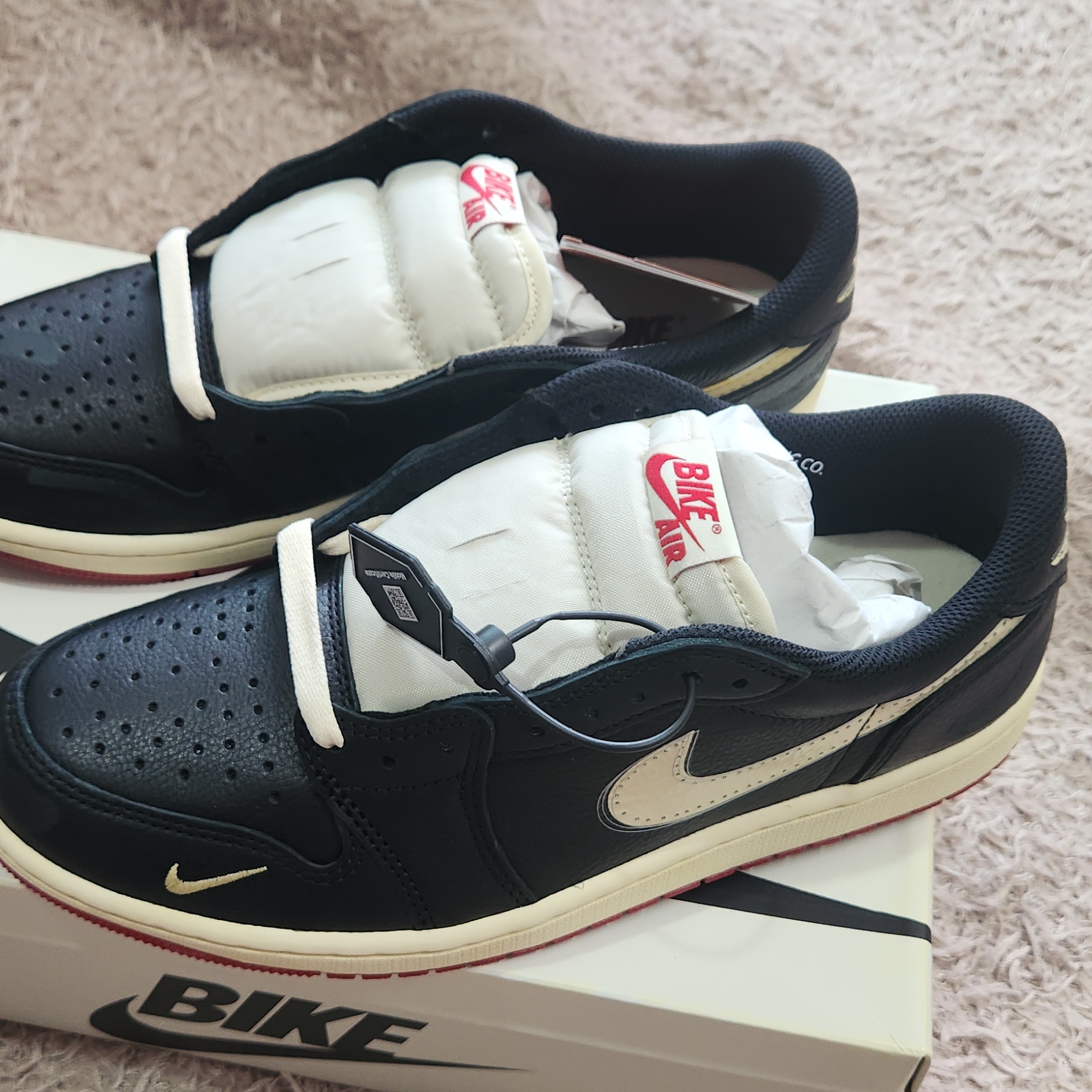 Jordan 1 x Nigel Sylvester Retro Low OG Better With Time 착용 스타일 - 3
