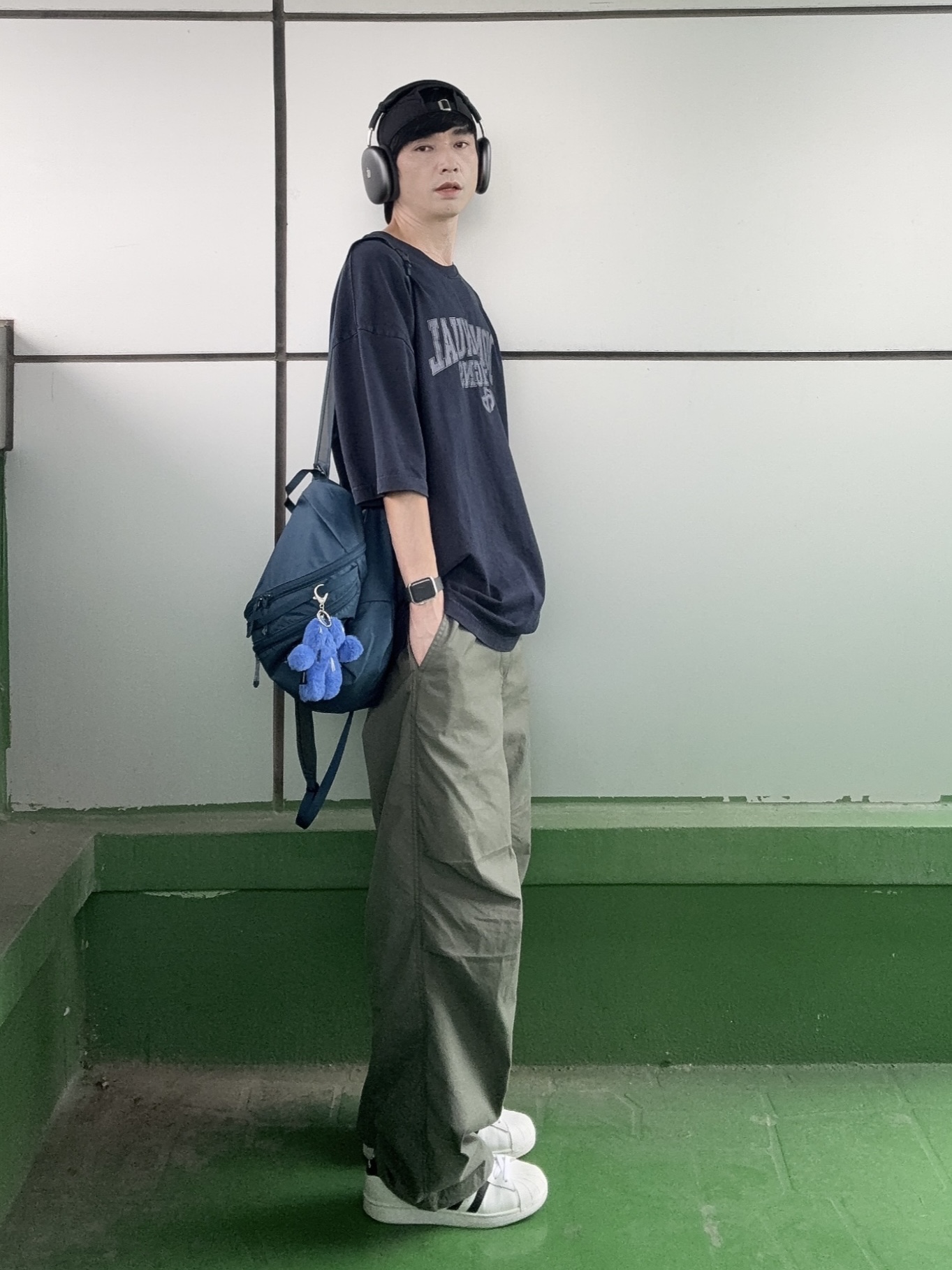 Adidas Superstar White Black, Uniqlo C Wide Parachute Pants Olive - KR 착용 스타일 - 1