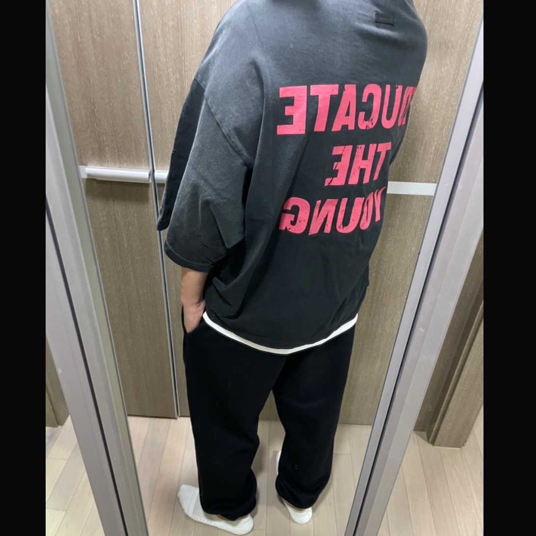 Essentials Fleece Essential Sweatpant Black - 24FW, Essentials Lightweight Essential T-Shirt Bright White - 25SS 착용 스타일 - 2