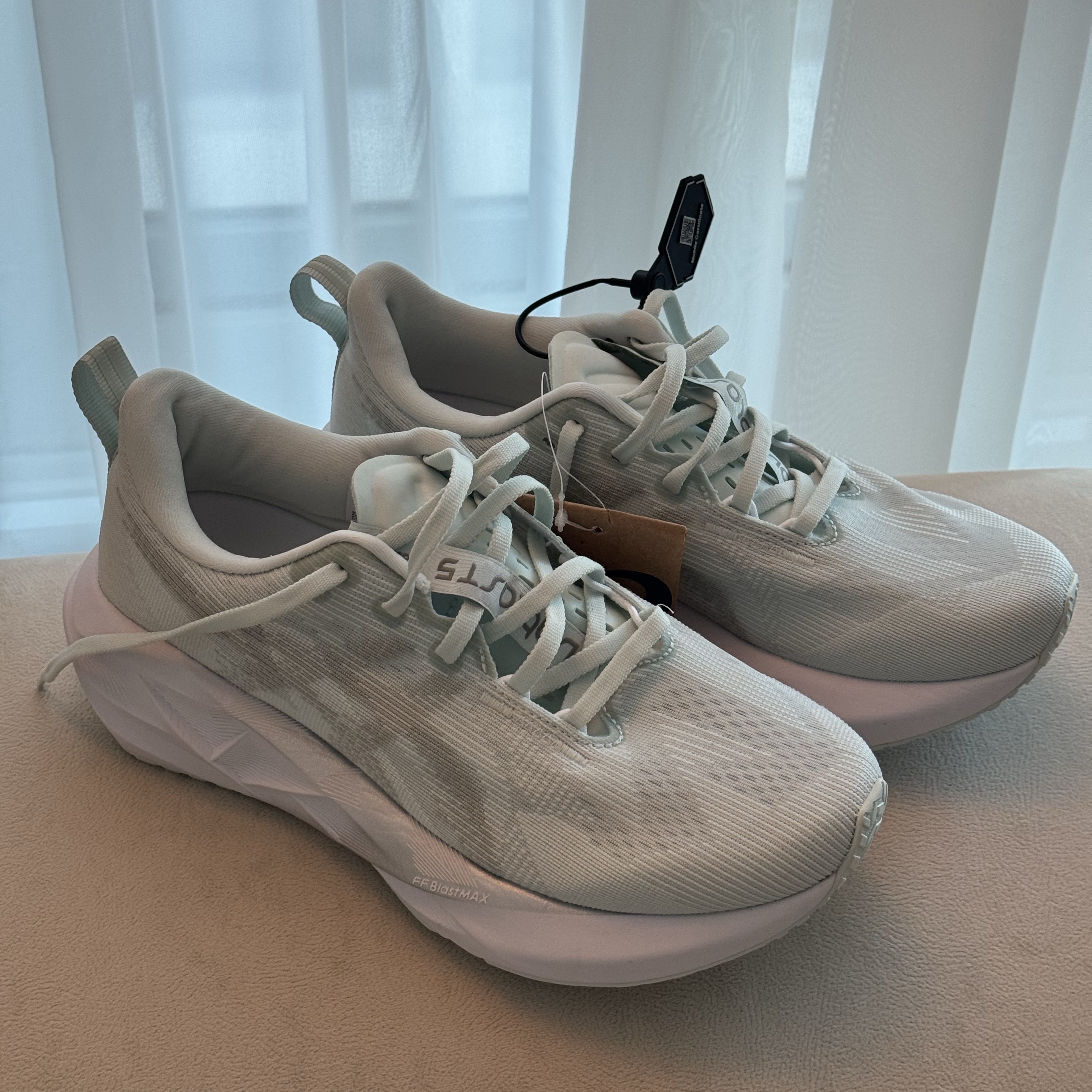 (W) Asics Novablast 5 Pure Aqua Seal Grey 착용 스타일