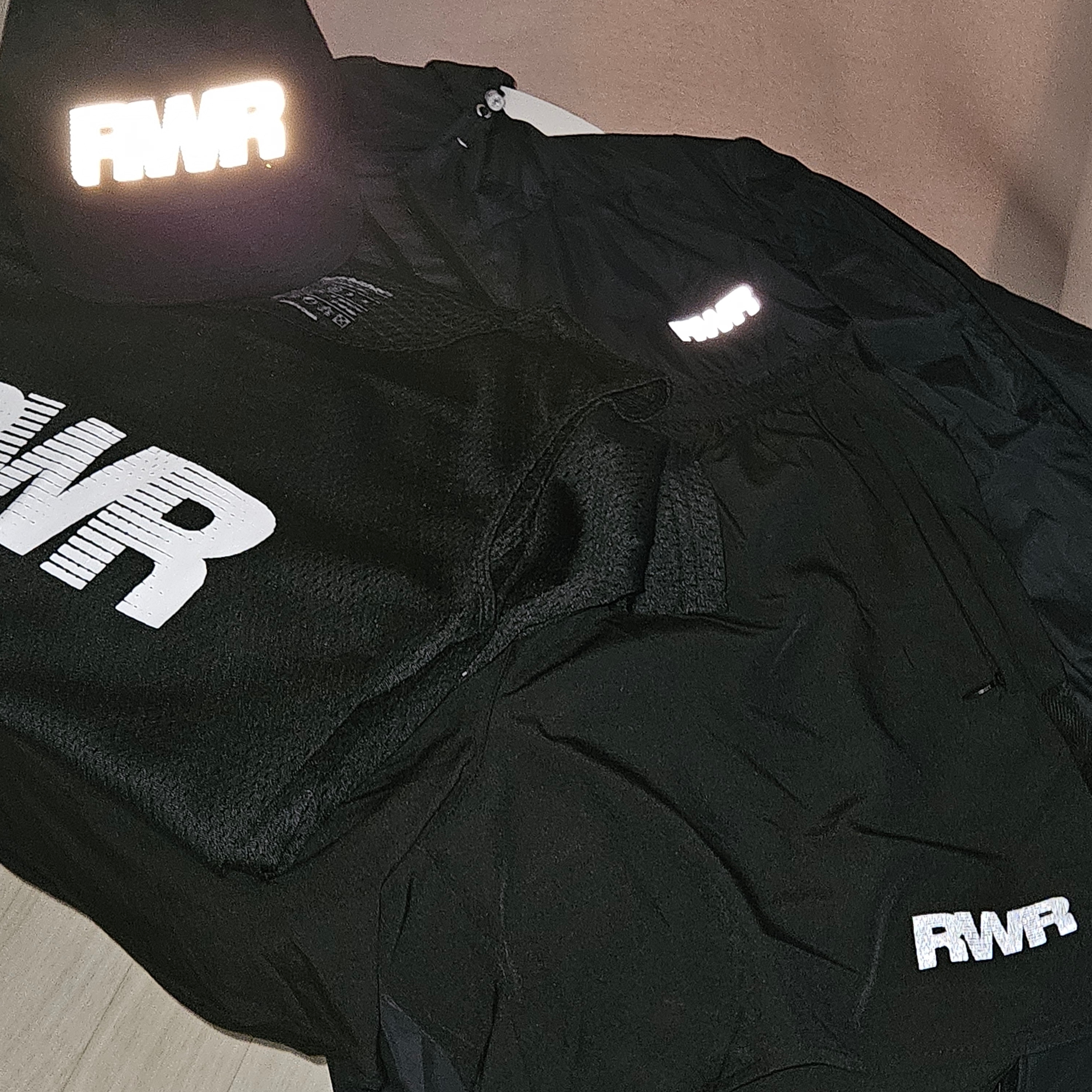 [KREAM 단독] runwhither Singlet Black, [KREAM 단독] runwhither 5inch Shorts Black 착용 스타일 - 1