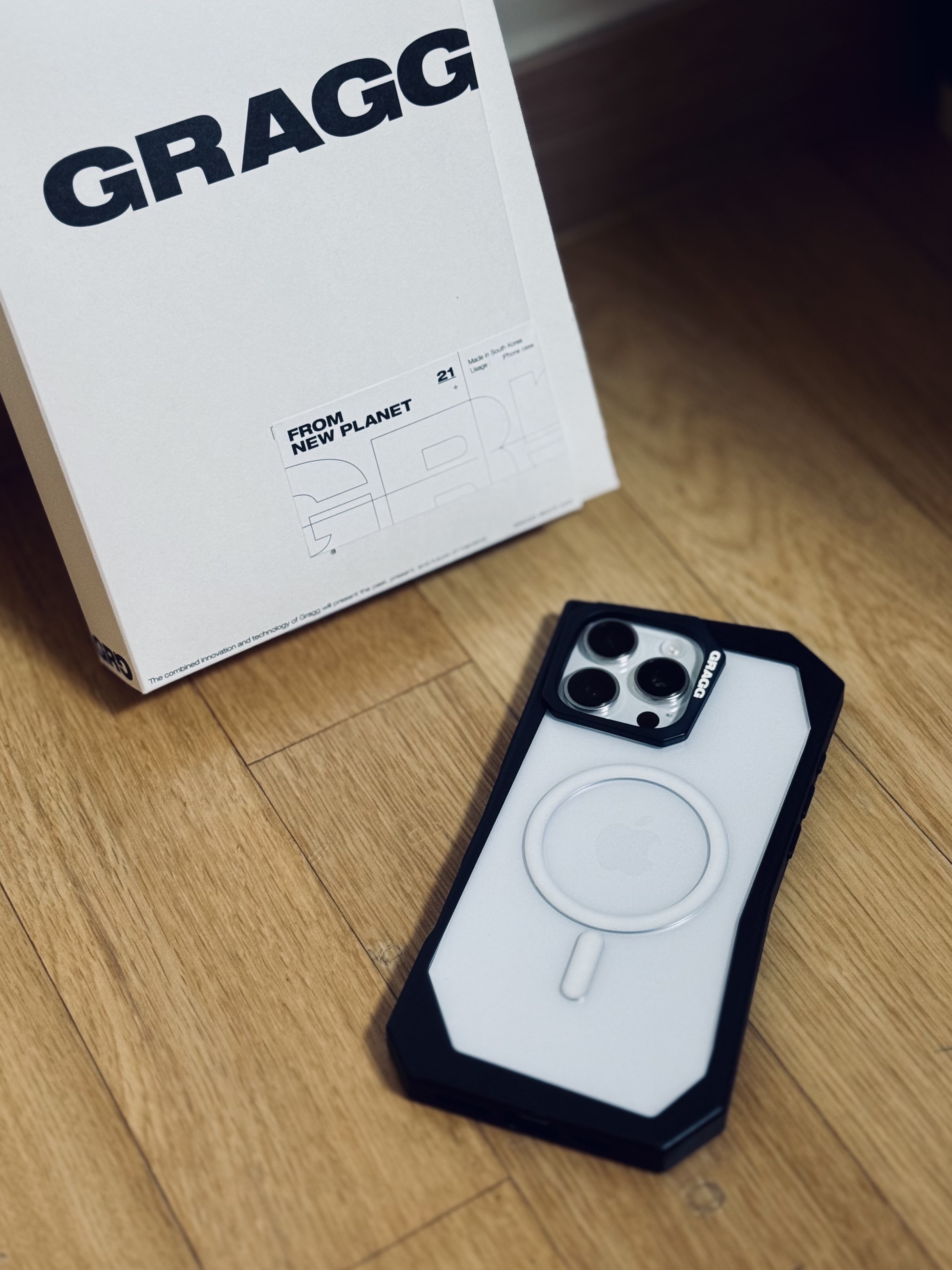 Gragg Magsafe Landing Corner Case - Black 착용 스타일