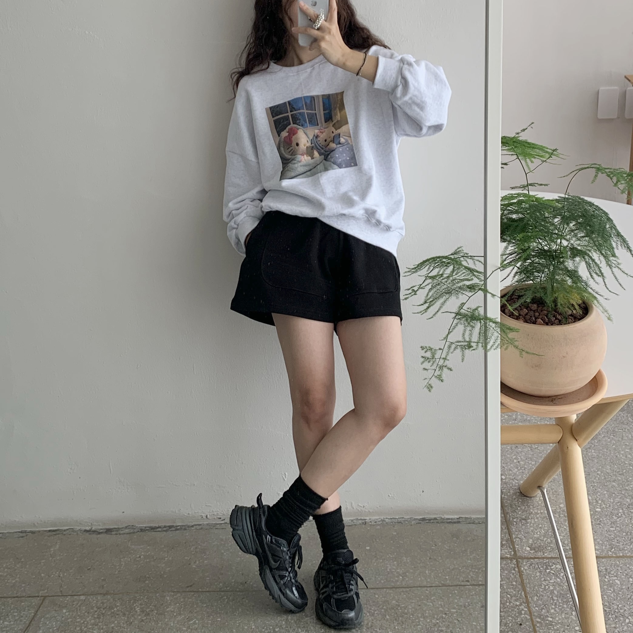 Nike V2K Run Black Anthracite 착용 스타일 - 1