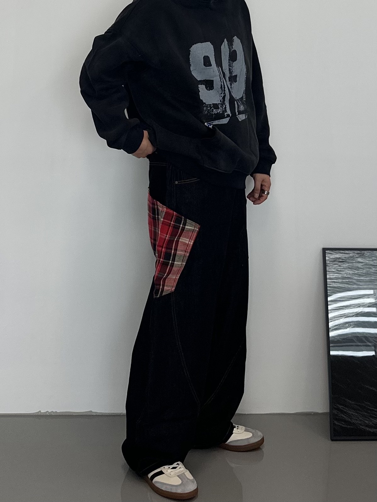 Adidas x JJJJound Samba OG Off White Core Black 착용 스타일 - 3