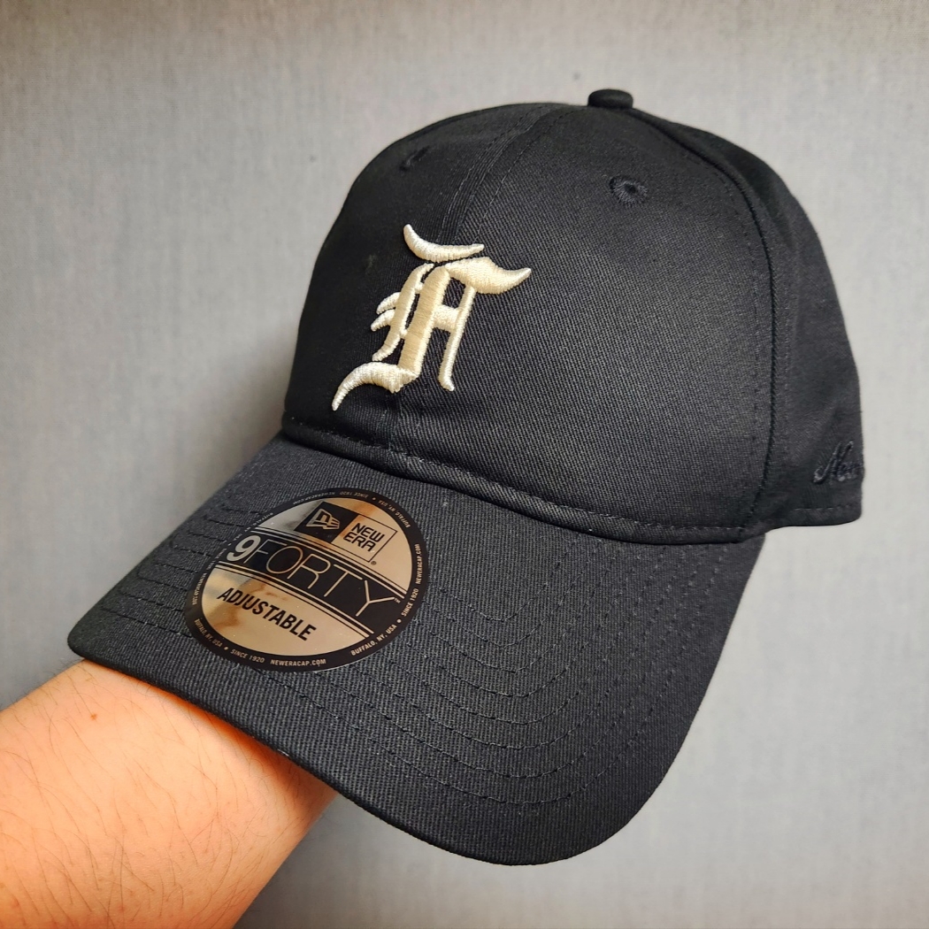 New Era x Fear of God 9forty Chicago White Sox Adjustable Cap Black 착용 스타일 - 1