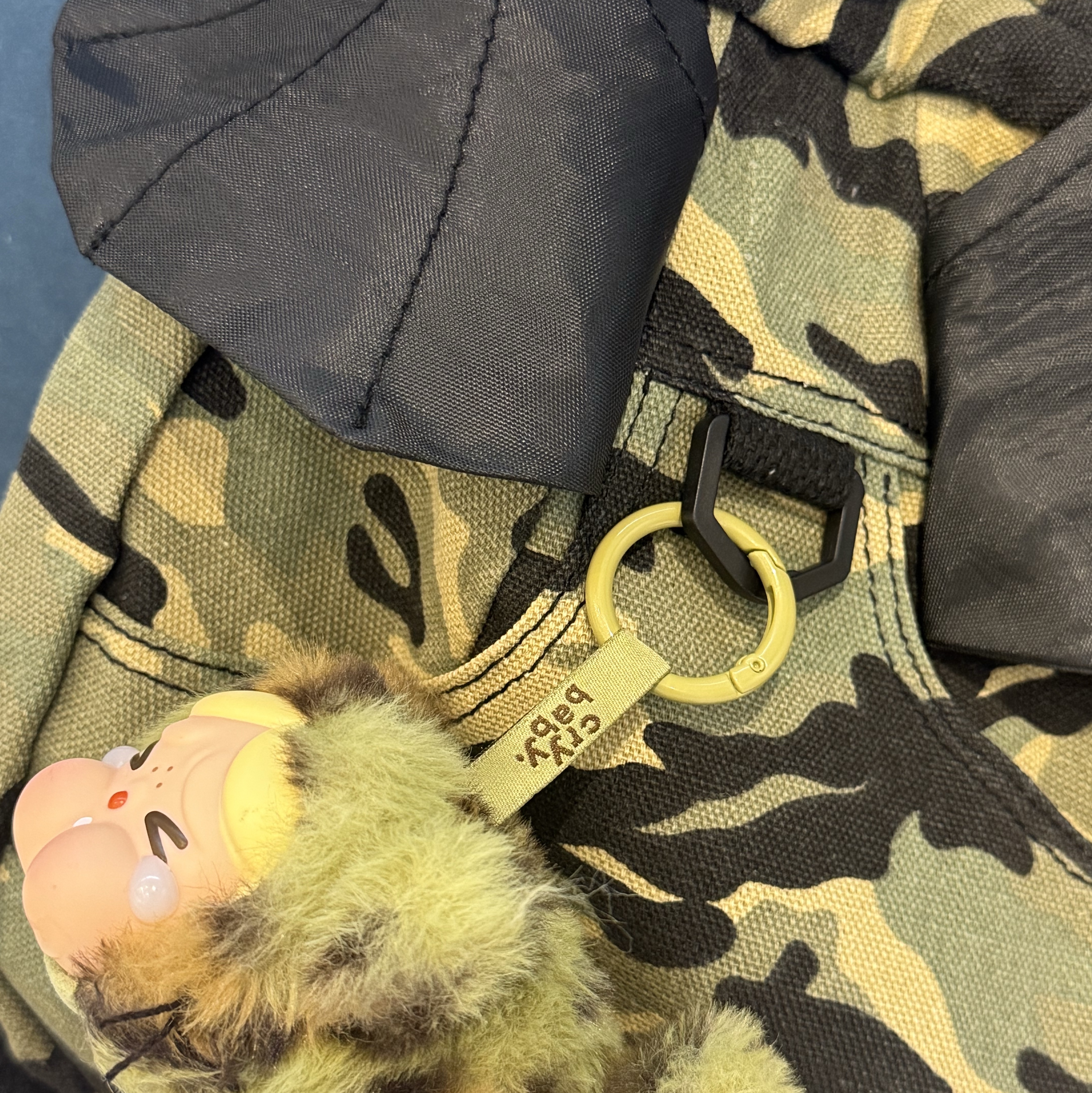 Pop Mart Crybaby Wild But Cutie Series Vinyl Plush Pendant Camo Cutie (Opened Case) 착용 스타일 - 2