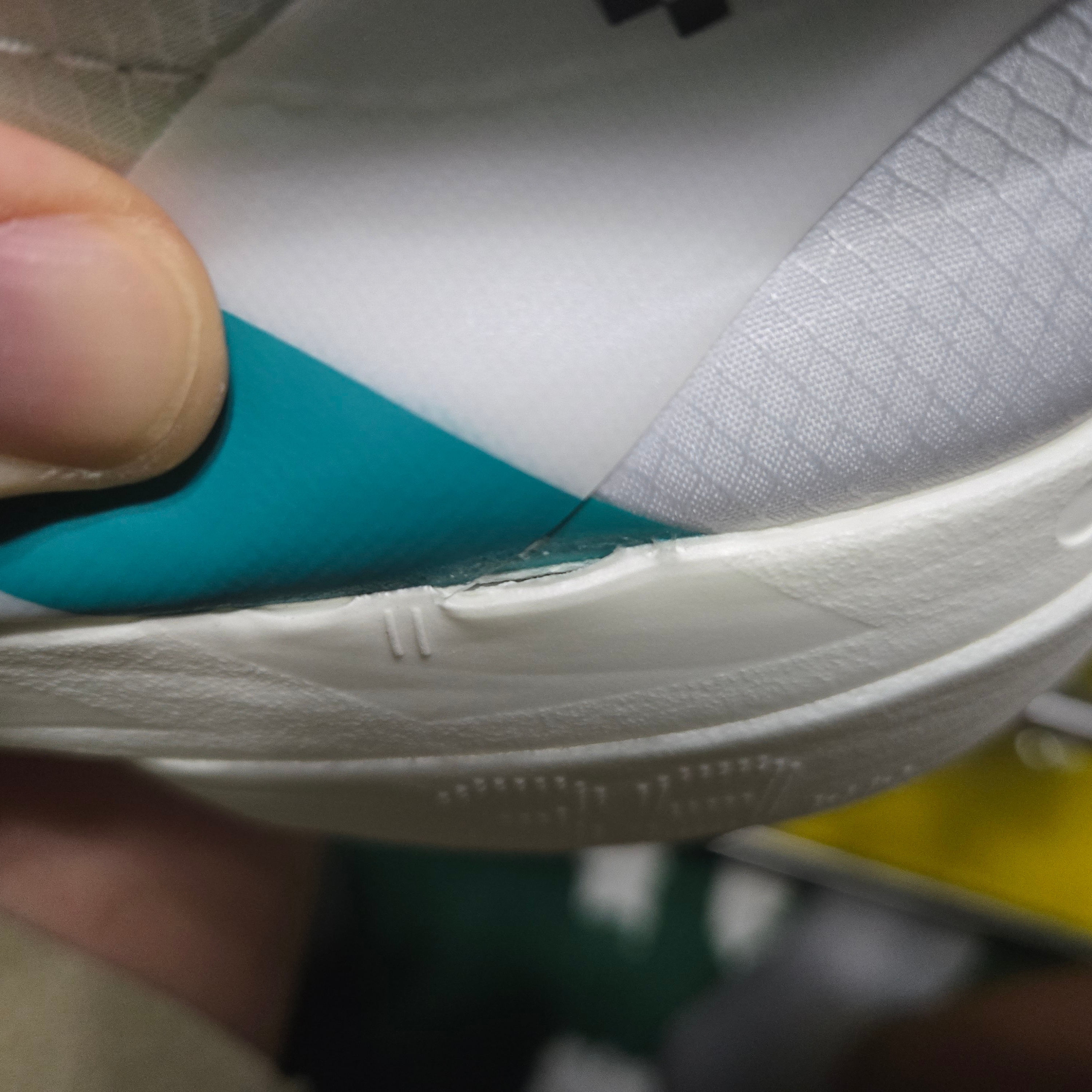 Adidas Adizero Adios Pro 4 Cloud White Pure Teal 착용 스타일 - 2