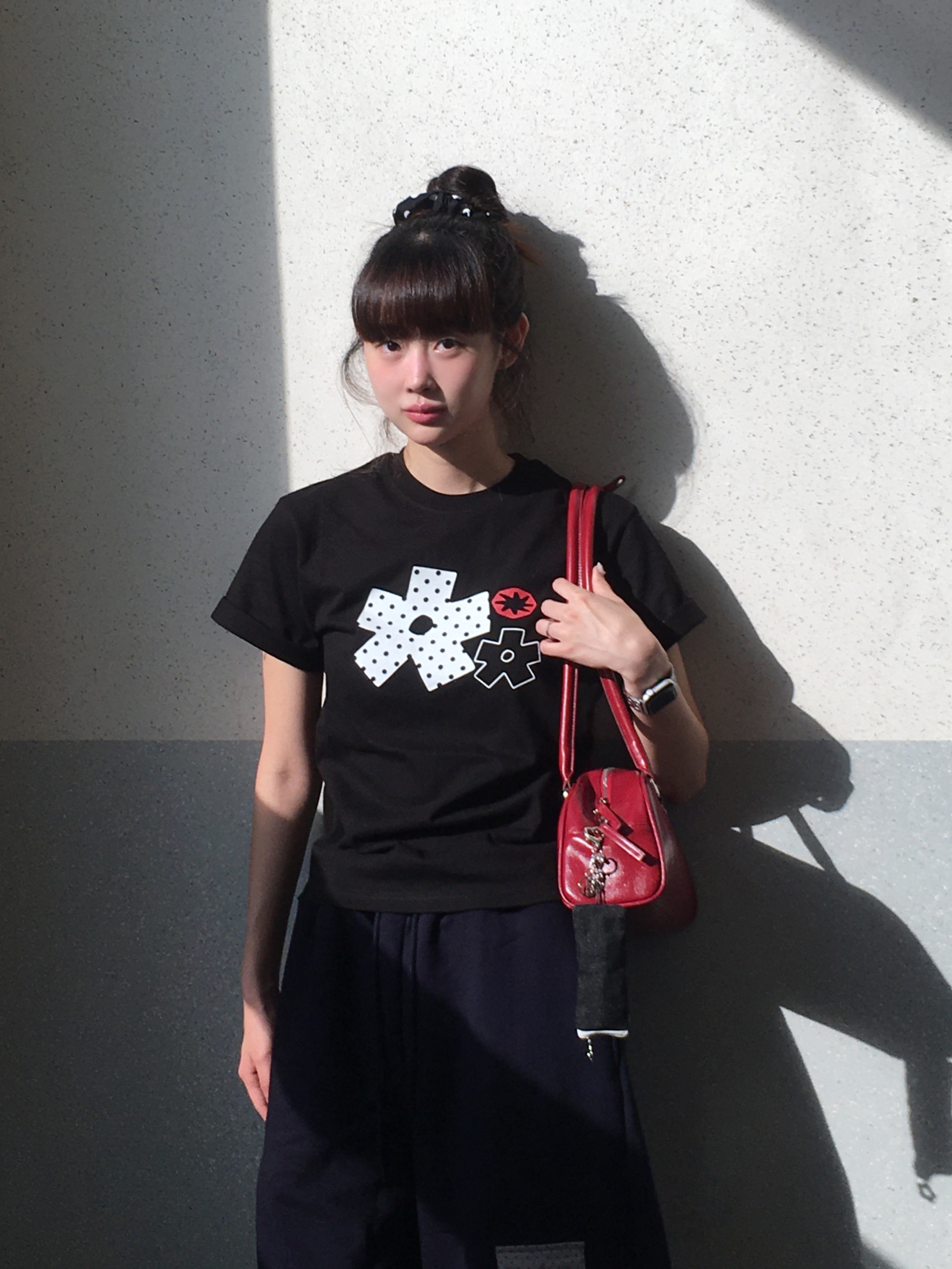 SLOW RECORD HOUSE Polka Dot Star T-Shirt Black 착용 스타일 - 3