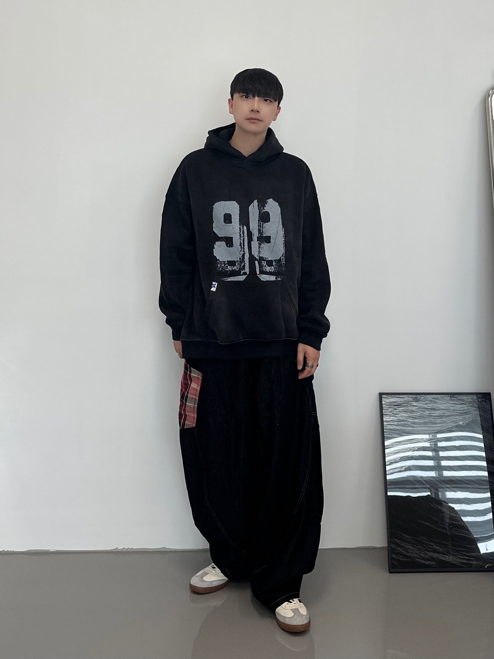 Adidas x JJJJound Samba OG Off White Core Black 착용 스타일 - 1