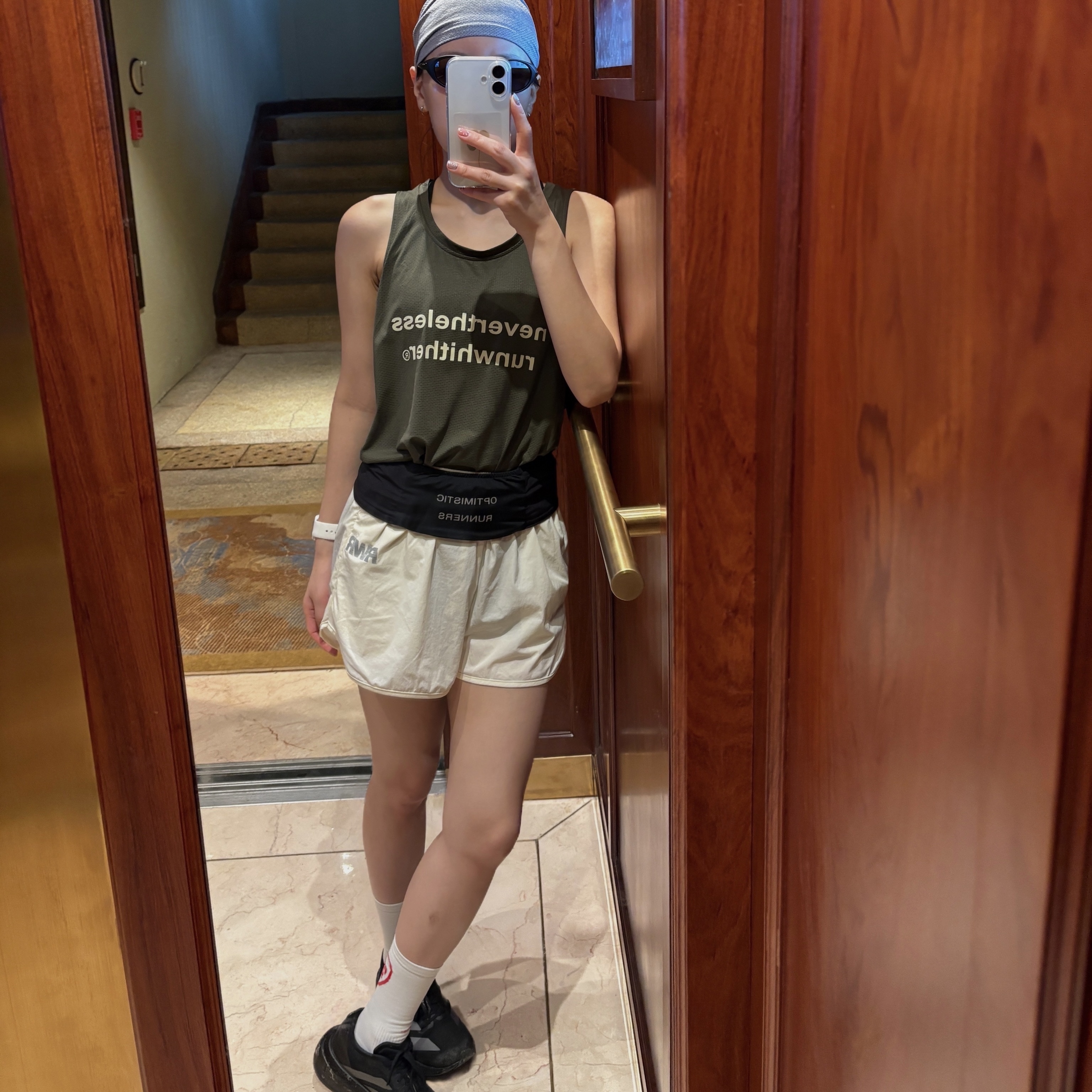[KREAM 단독] runwhither 3inch Shorts Cream, [KREAM 단독] runwhither Racing Singlet Khaki 착용 스타일