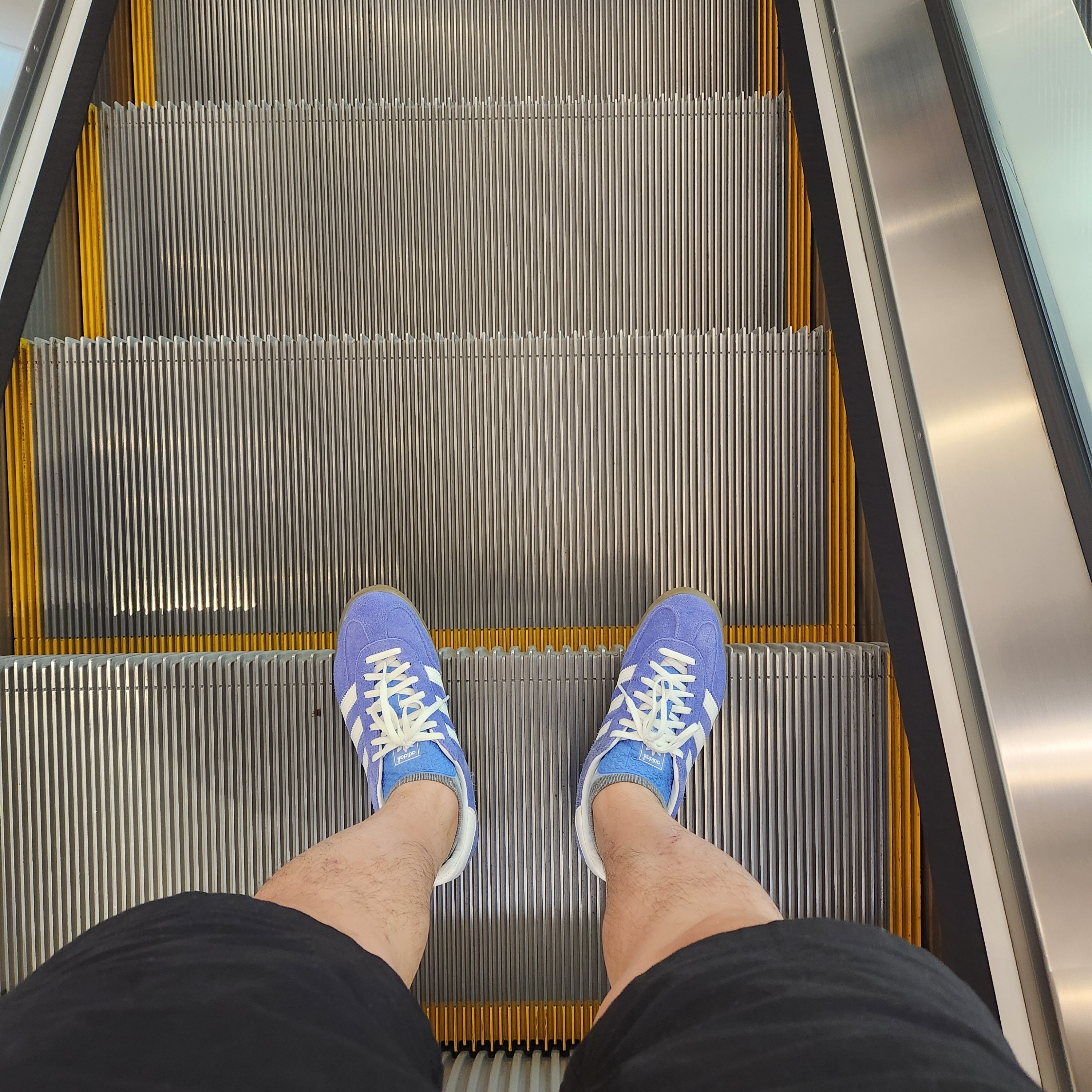 (W) Adidas Gazelle Indoor Blue Fusion Cloud White 착용 스타일