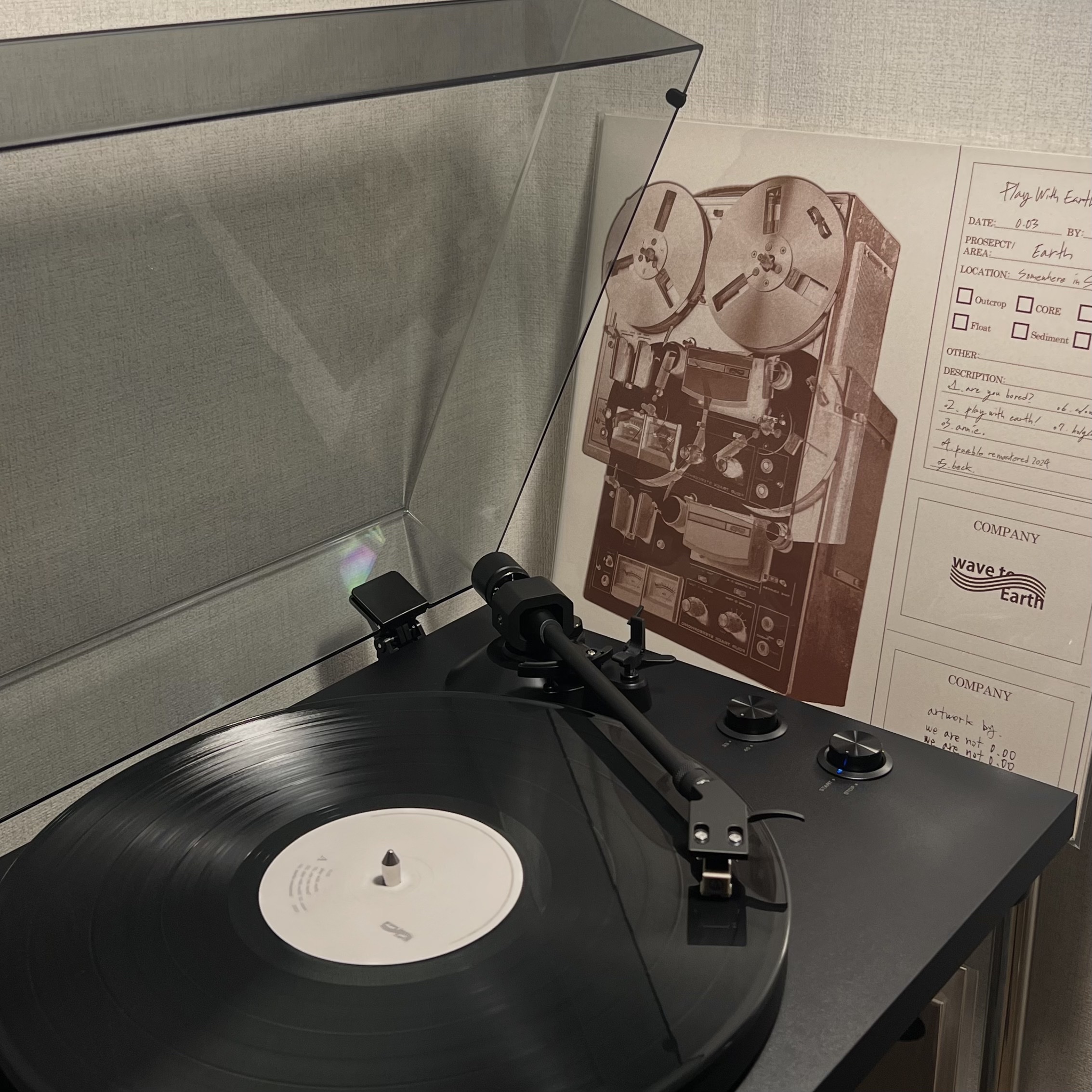 Wave to Earth Play With Earth! 0.03 LP Black 착용 스타일