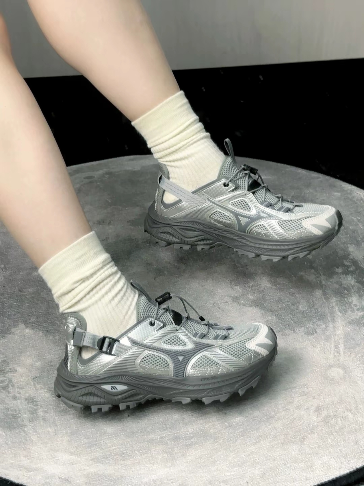 Mizuno Racer Trail SE Silver Grey 착용 스타일