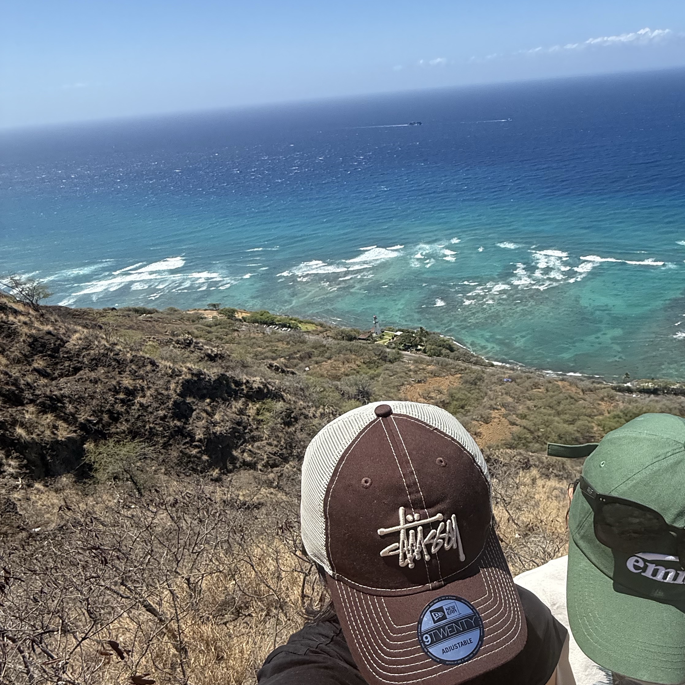 Stussy New Era 9twenty Basic Trucker Brown 착용 스타일