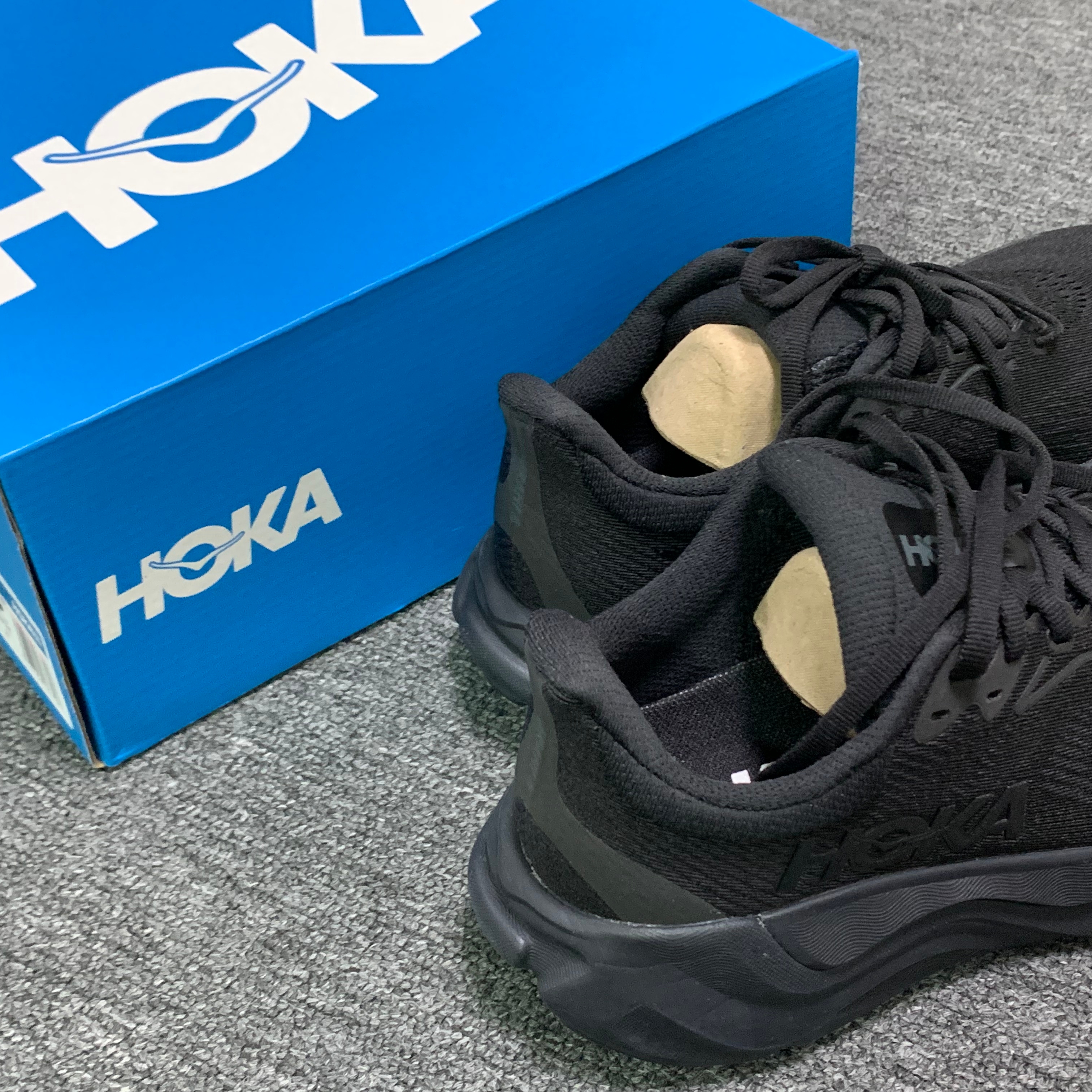 (W) Hoka Arahi 8 Black - Wide 착용 스타일