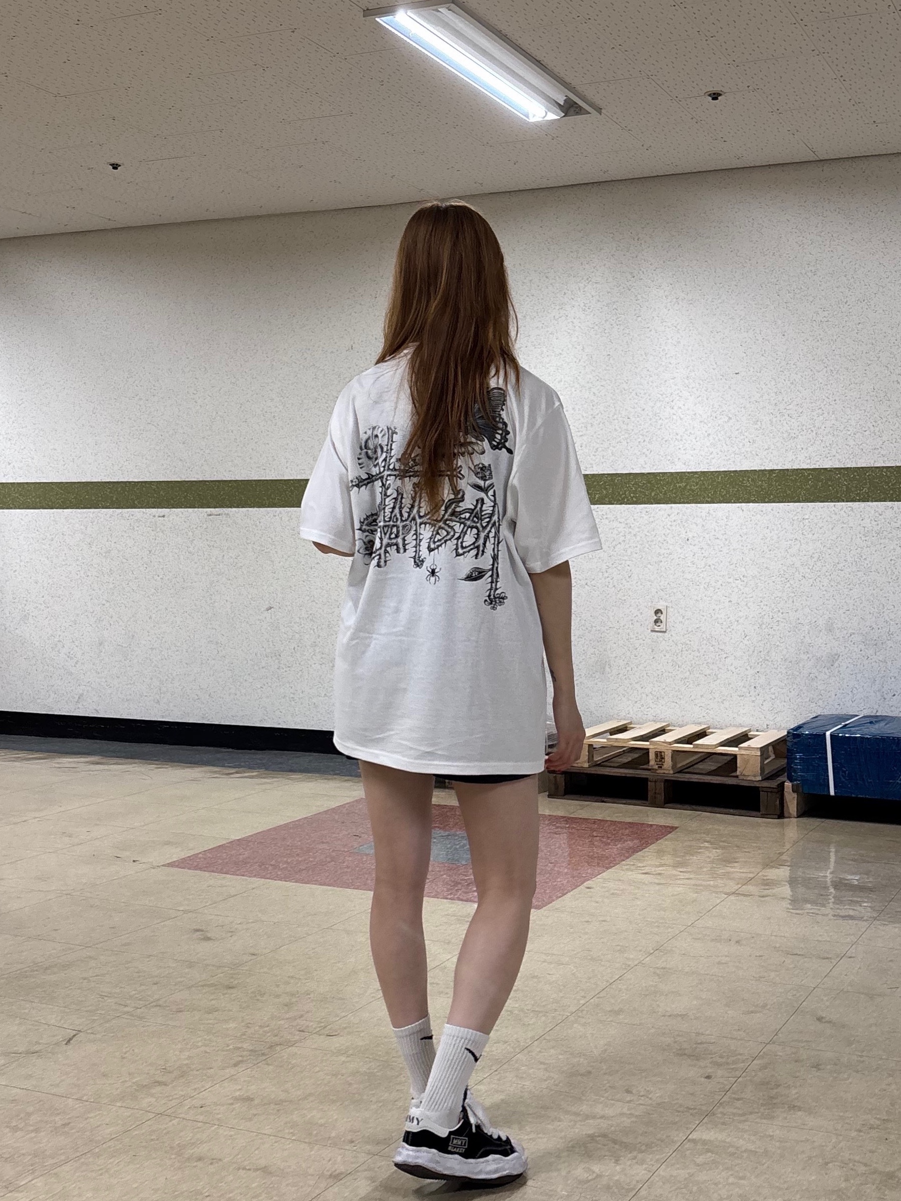 Stussy In Bloom T-Shirt White, Maison Mihara Yasuhiro Blakey OG Sole Canvas Low-top Sneakers Black White 착용 스타일 - 7