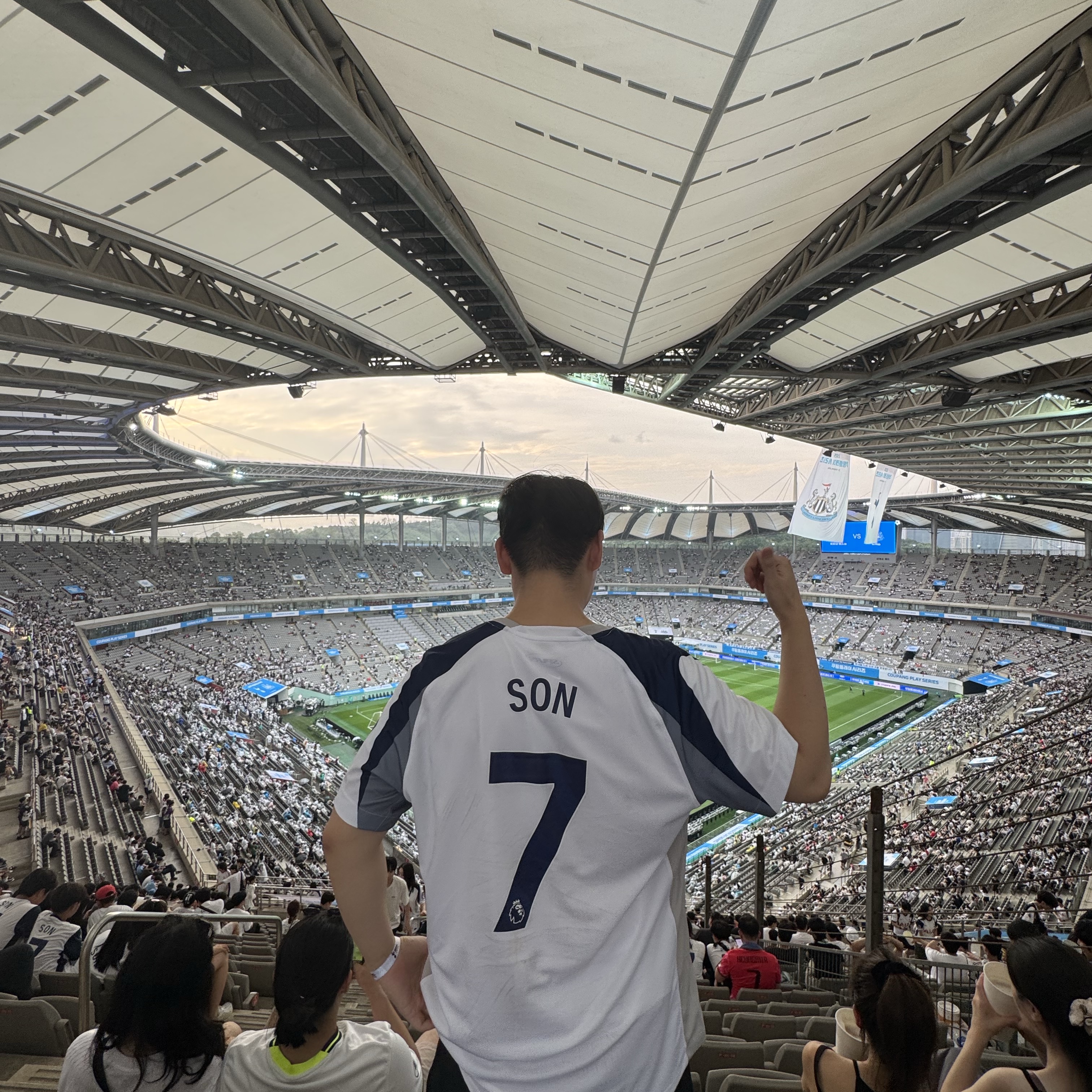 Nike Tottenham Hotspur 2025/26 Stadium Home Dri-Fit Football Replica Jersey White Light Iron Ore (Non Marking Ver.) 착용 스타일 - 2