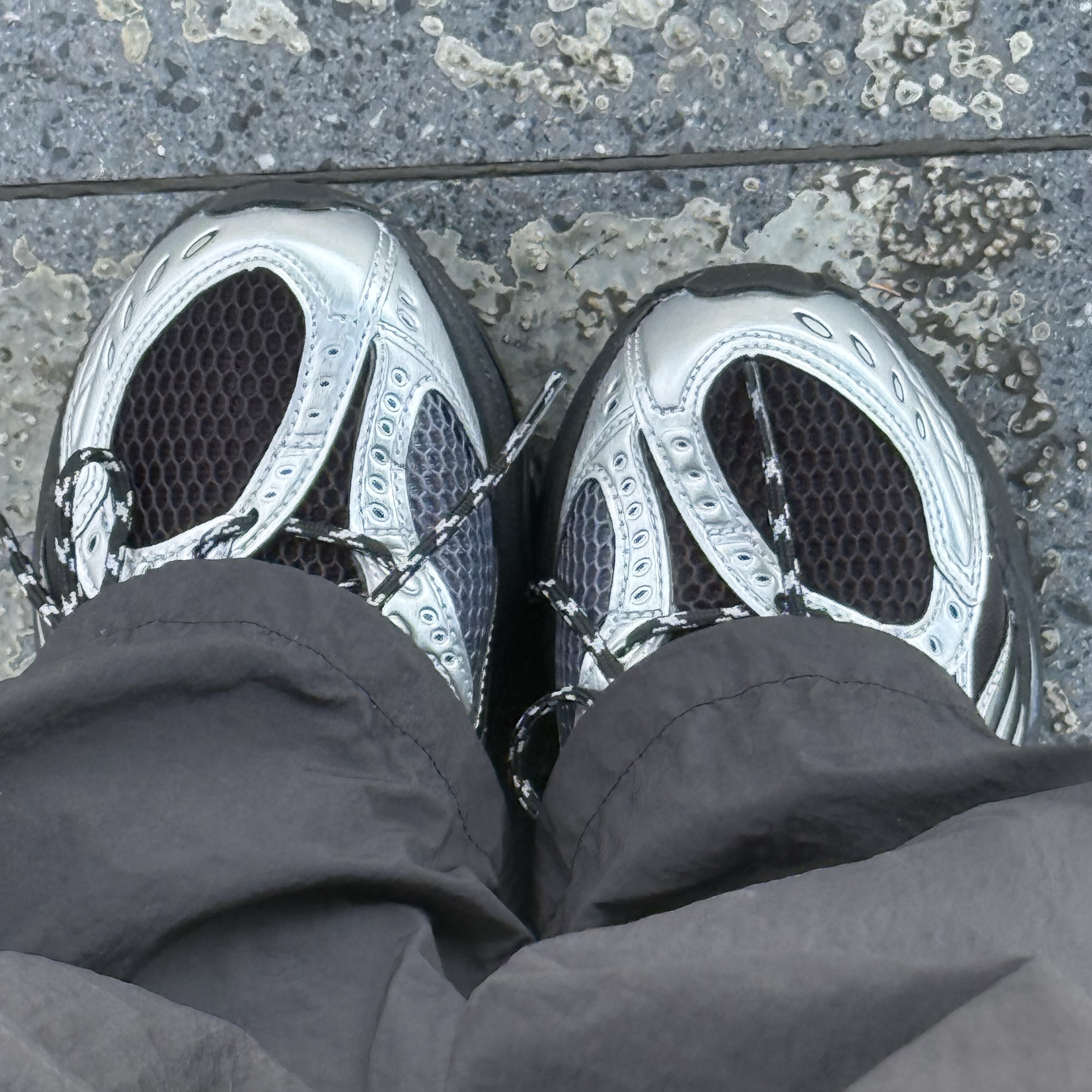 Asics Gel-Nimbus 10.1 Black Pure Silver - Korea Exclusive 착용 스타일