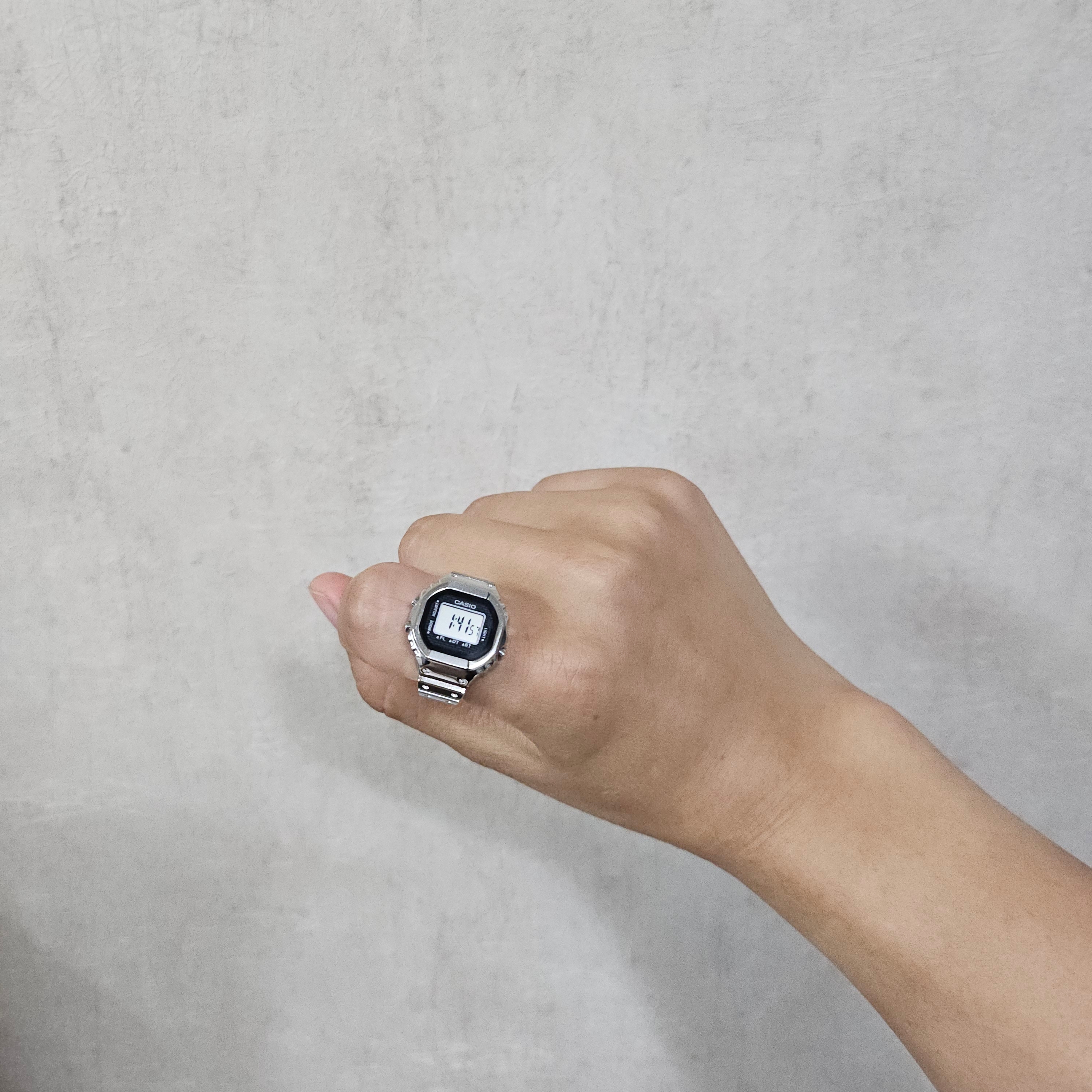Casio 50th Anniversary Ring Watch CRW-001-1 착용 스타일 - 1