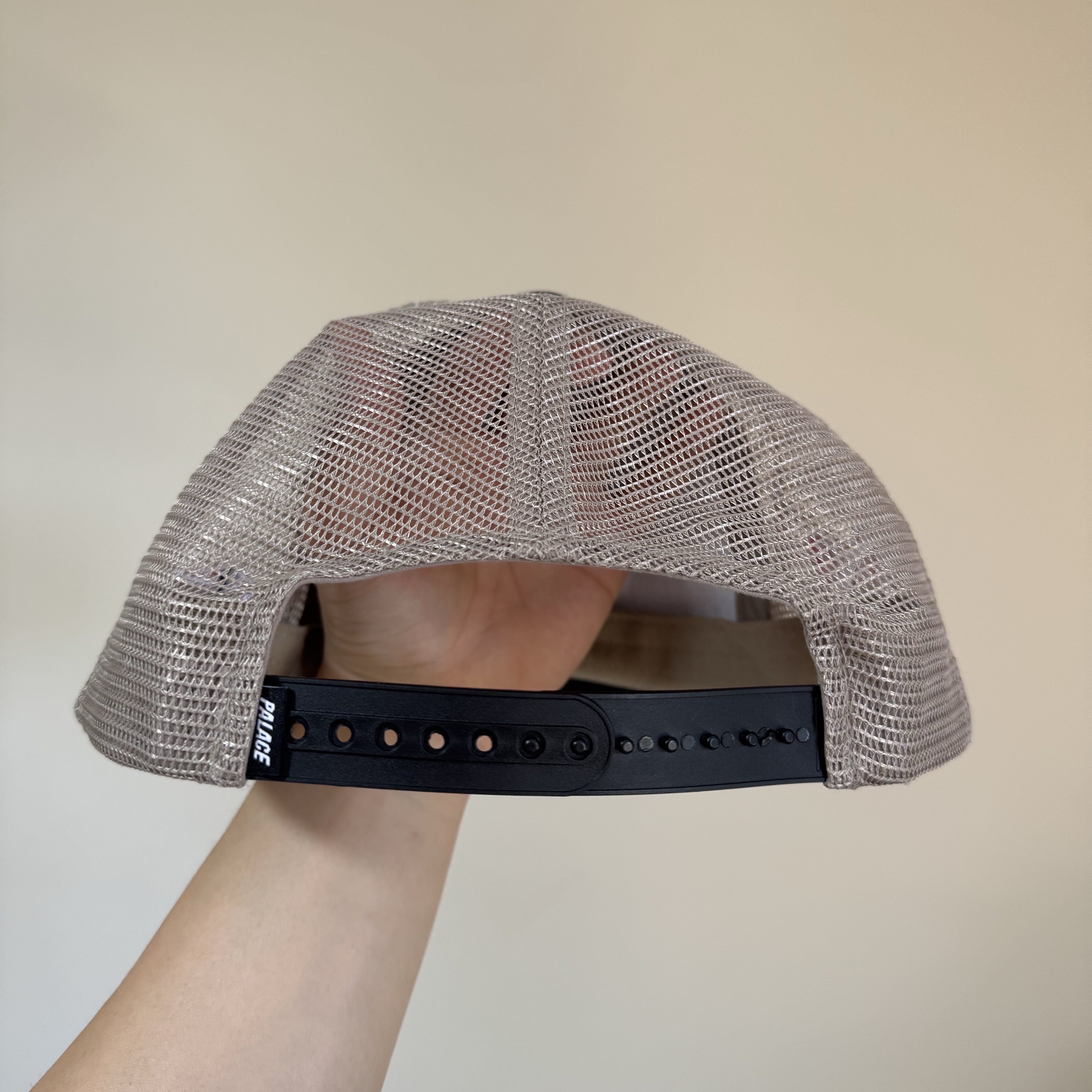 Palace Freedom Distressed Trucker Black - 25FW 착용 스타일 - 5