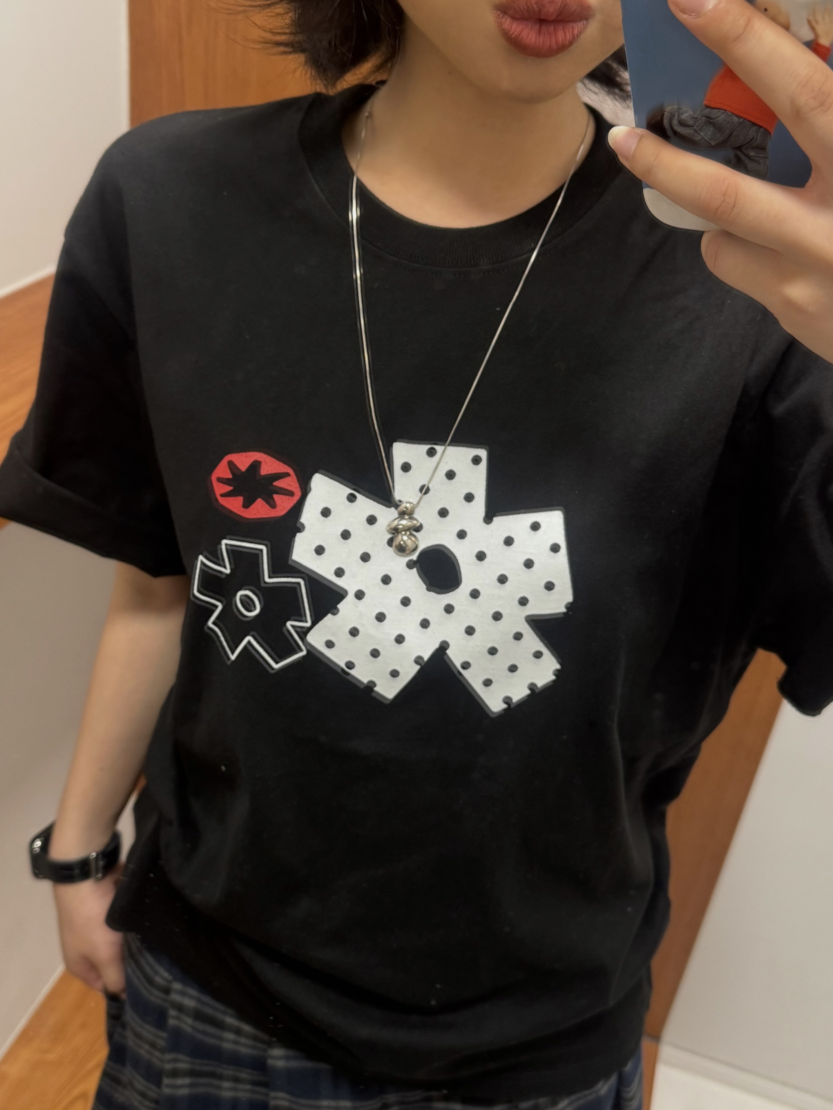 SLOW RECORD HOUSE Polka Dot Star T-Shirt Black 착용 스타일 - 6