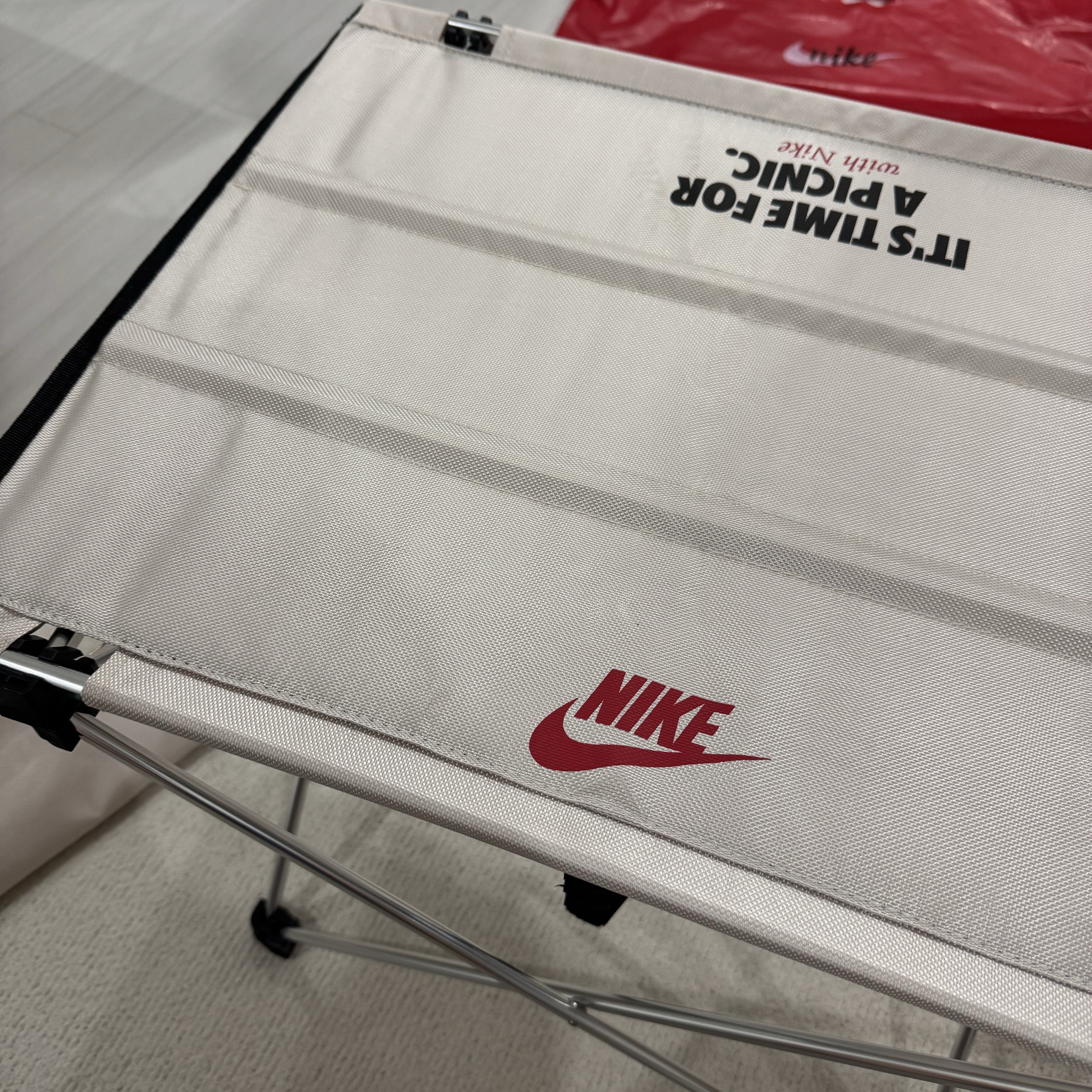 Nike Members Days Daily Check-In Gift Set Picnic Mat & Picnic Table & Table Mat (6700 Limited) 착용 스타일 - 2