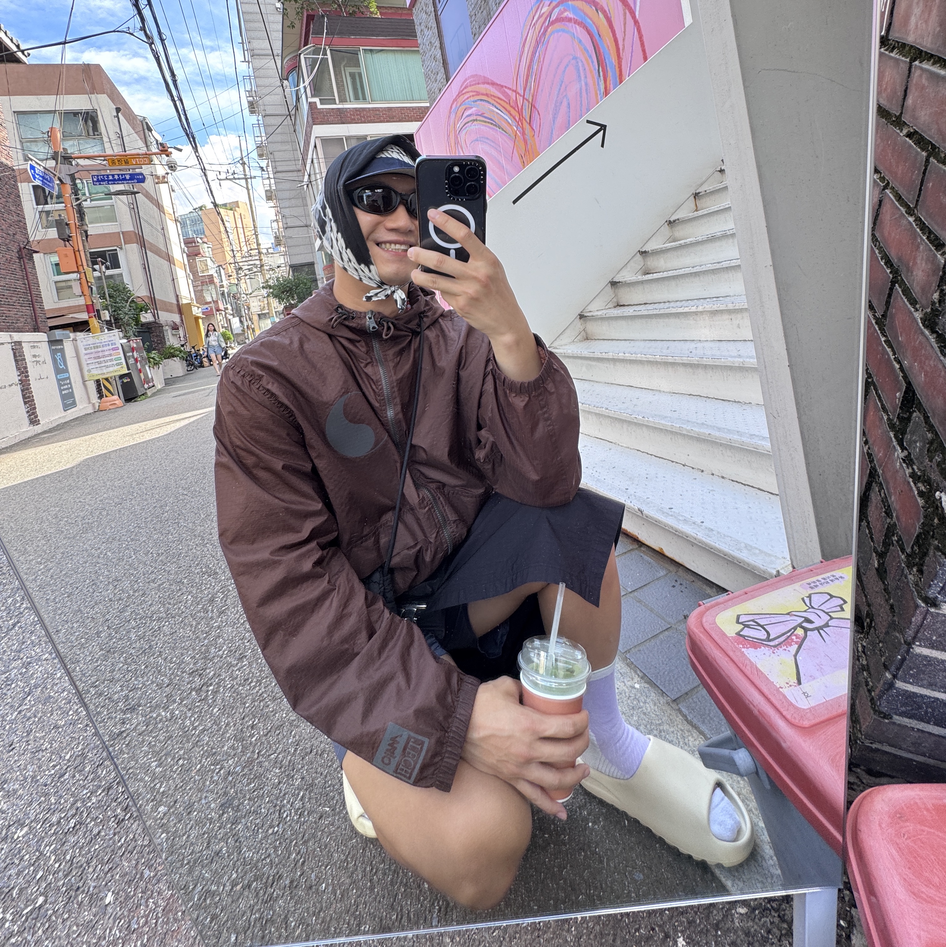 Stussy Washed Stock Bucket Hat Charcoal, Gentle Monster x Maison Margiela MM005 White Black 착용 스타일 - 3